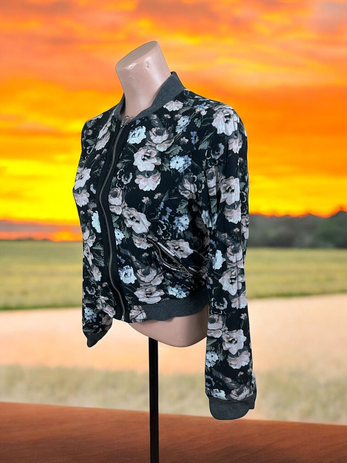 Abercrombie & Fitch Abercrombie & Fitch floral viscose bomber jacket size M Size M / US 6-8 / IT 42-44 - 4 Thumbnail