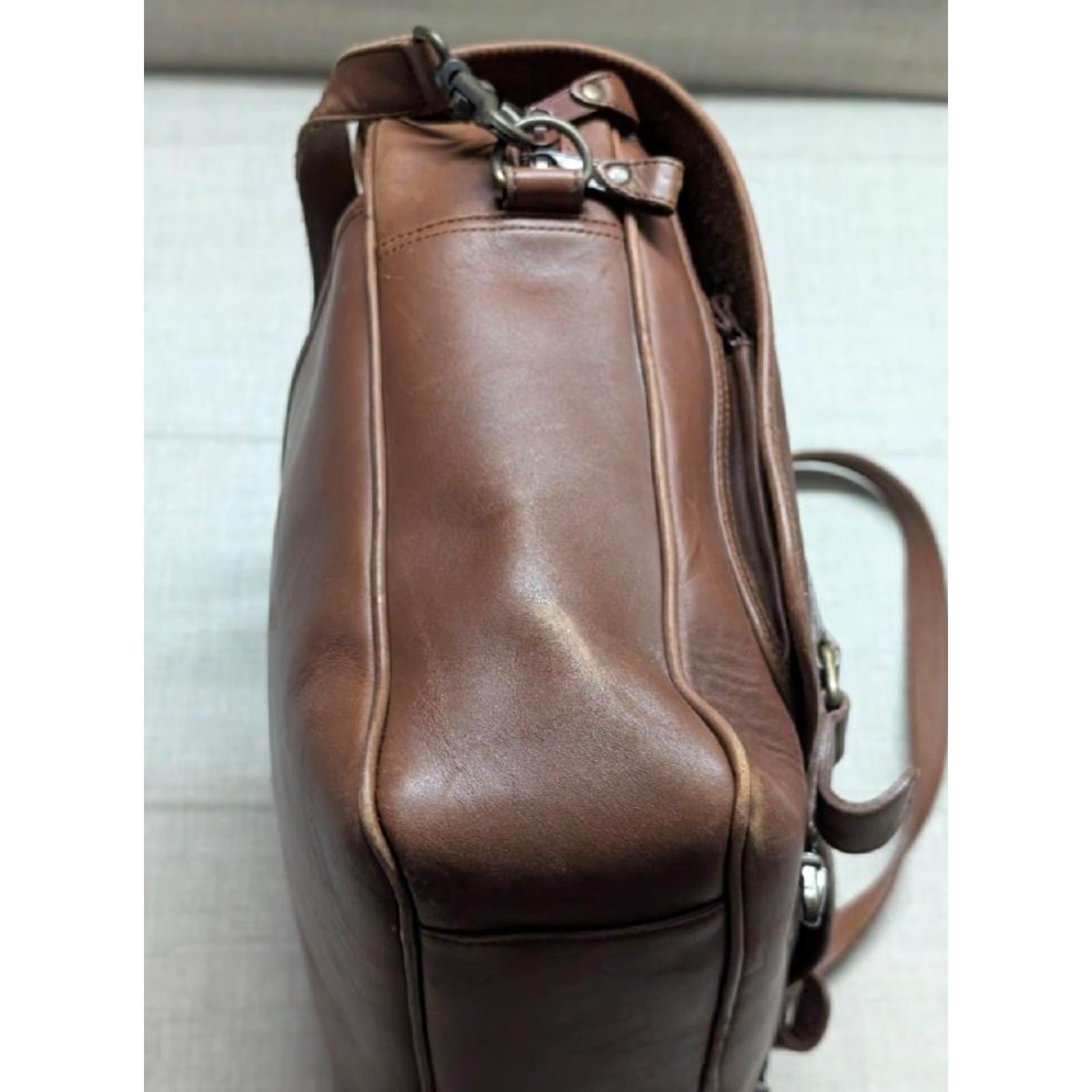 Eddie Bauer VINTAGE Eddie Bauer messenger bag COWHIDE brown leather LAPTOP crossbody 16" large mens bag 16" across 12" tall brown leather mens satchel Size ONE SIZE - 5 Thumbnail