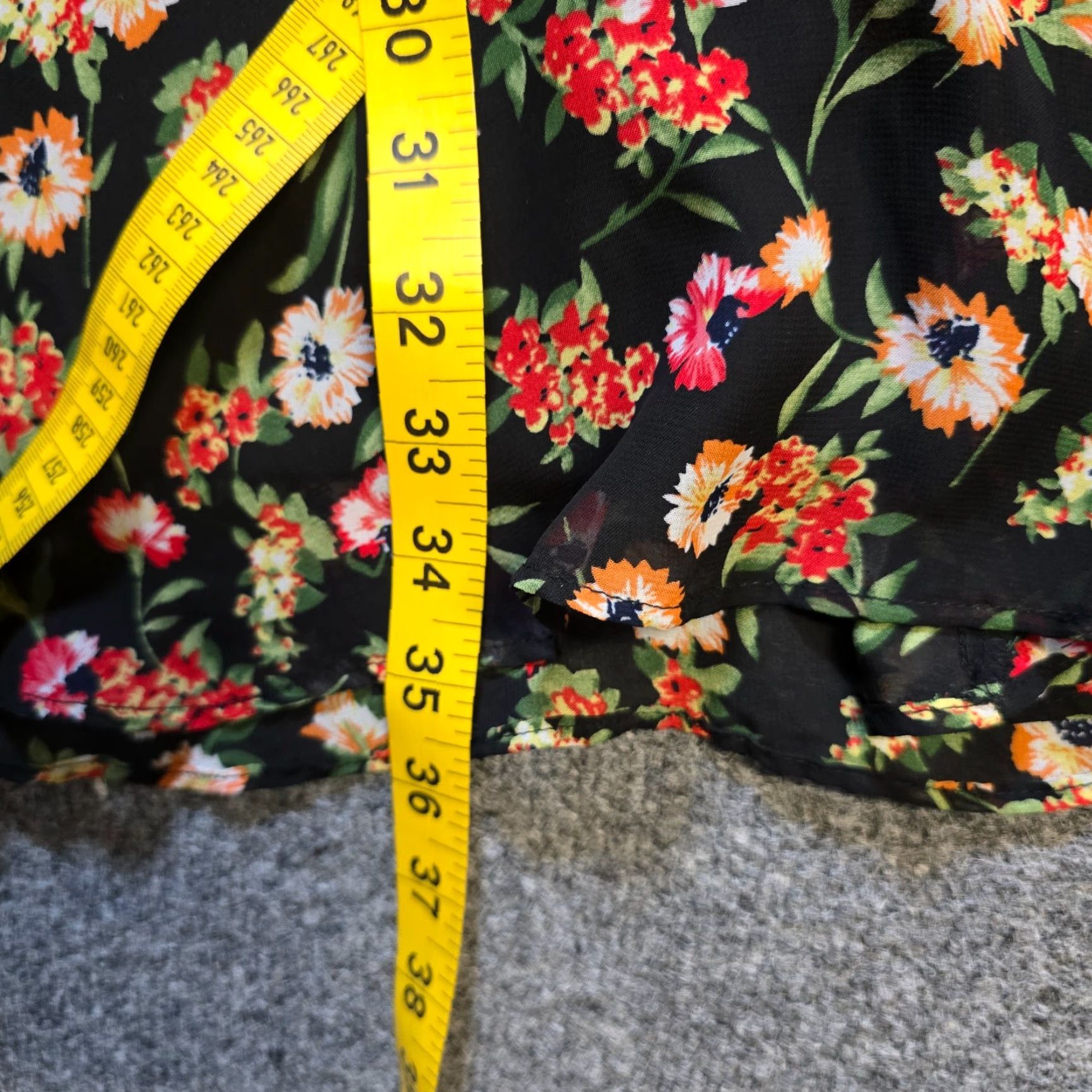 Betsey Johnson Betsey Johnson Dress Womens Size 2 Black Floral A-Line V-Neck Cocktail Party - Knee Length, Short Sleeve, Lined, Polyester Chiffon, Cap Sleeve, Zip Size XS / US 0-2 / IT 36-38 - 6 Thumbnail