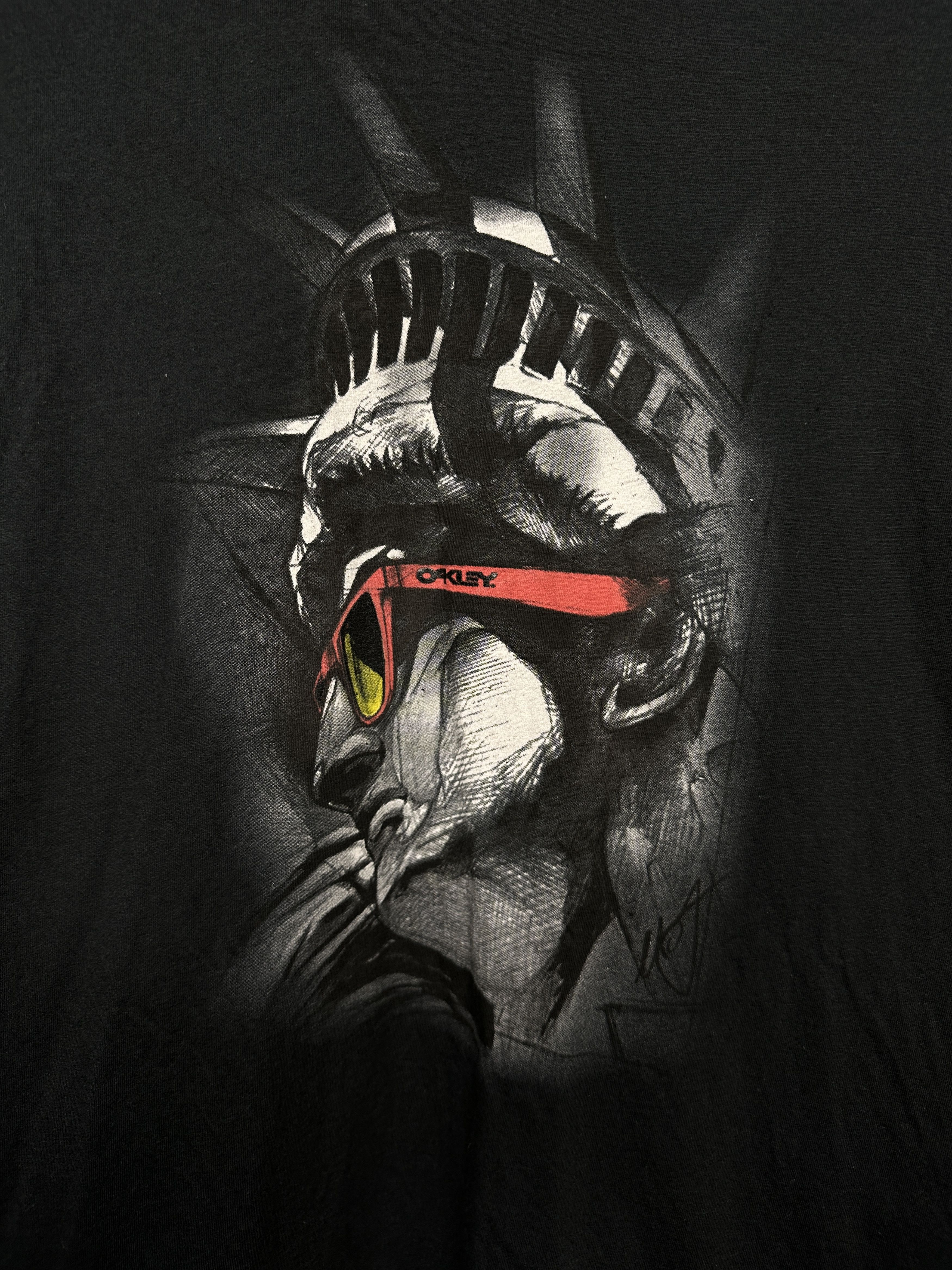 Oakley Oakley Statue of Liberty Mens T-Shirt Size US XXL / EU 58 / 5 - 3 Thumbnail