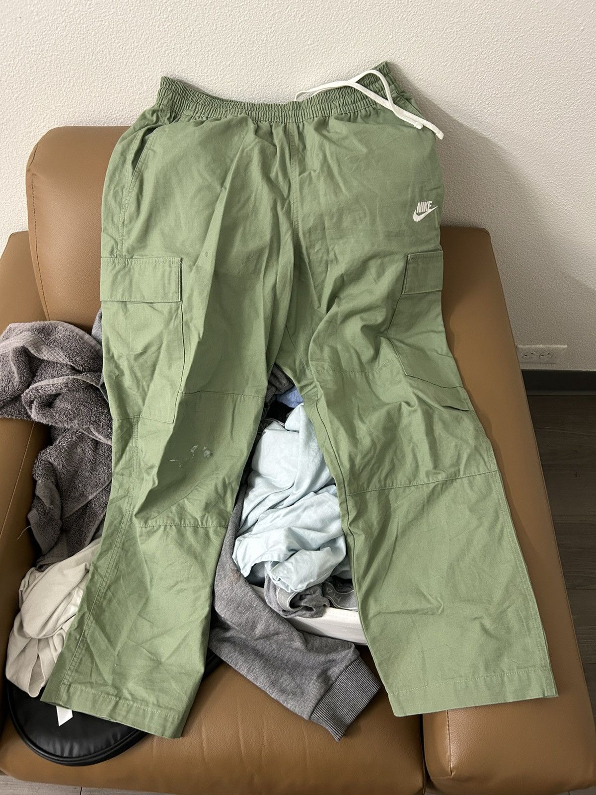 Nike Nike sweatpants cargo Size US 33 - 1 Thumbnail