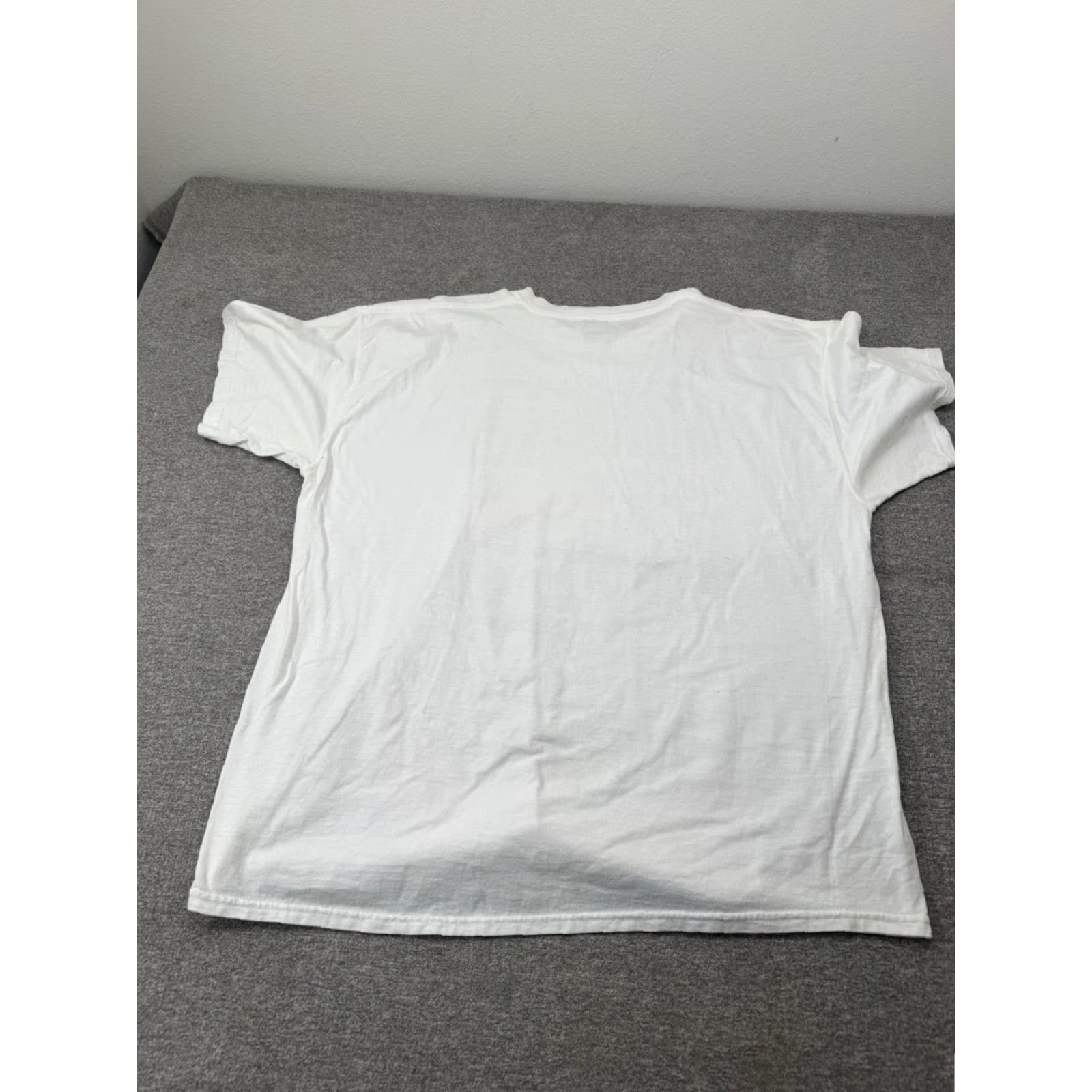 Gildan VINTAGE Fruit Of The Loom AutoRama T Shirt Deuces Rat Attack Tee Adult 2XL White Graphic Tee World Tour Mens Size US XXL / EU 58 / 5 - 7 Thumbnail