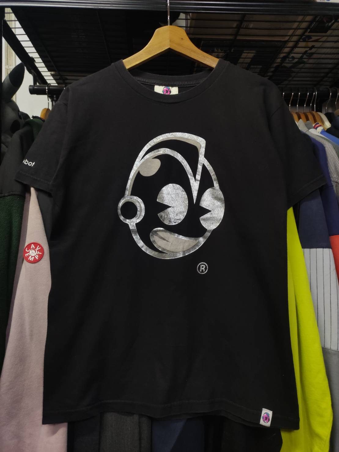 Kid Robot Kid Robot " Robot Head " Logo Metallic Screen Print T-Shirt Size US M / EU 48-50 / 2 - 2 Thumbnail