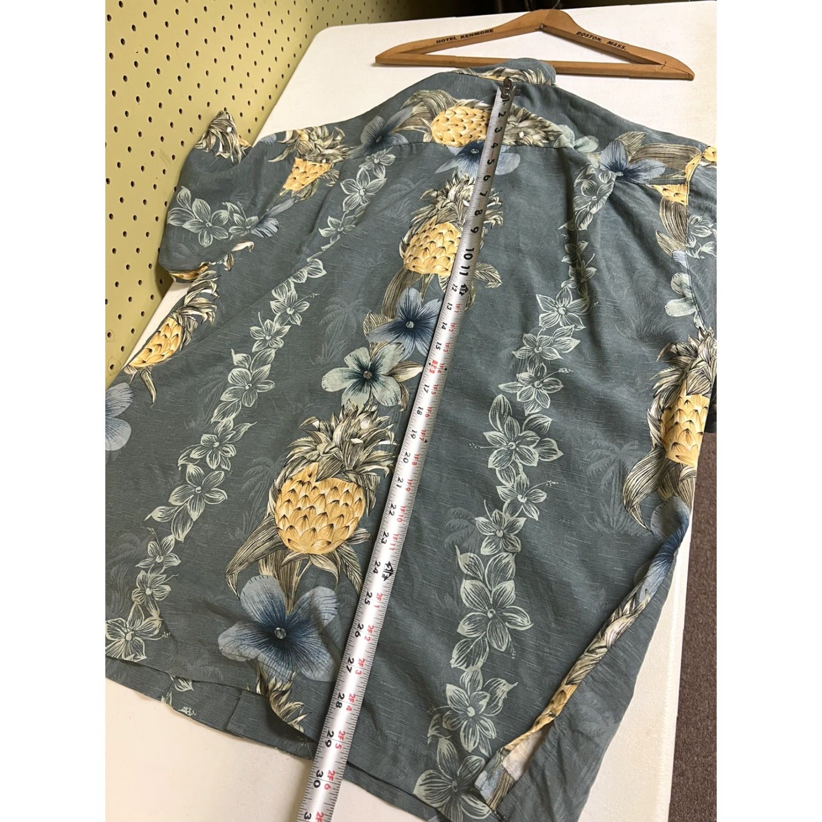 Tommy Bahama Tommy Bahama Shirt Men’s Medium Button-Up Silk Hawaiian Pineapple Flowers Size US M / EU 48-50 / 2 - 7 Thumbnail