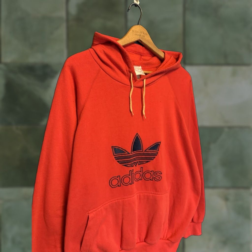 Adidas VINTAGE Adidas Red Trefoil Embroidered Hoodie Sweatshirt XL Men 80s Pullover Embroidered Styles 80s Mens Red XL Size US XL / EU 56 / 4 - 1 Thumbnail