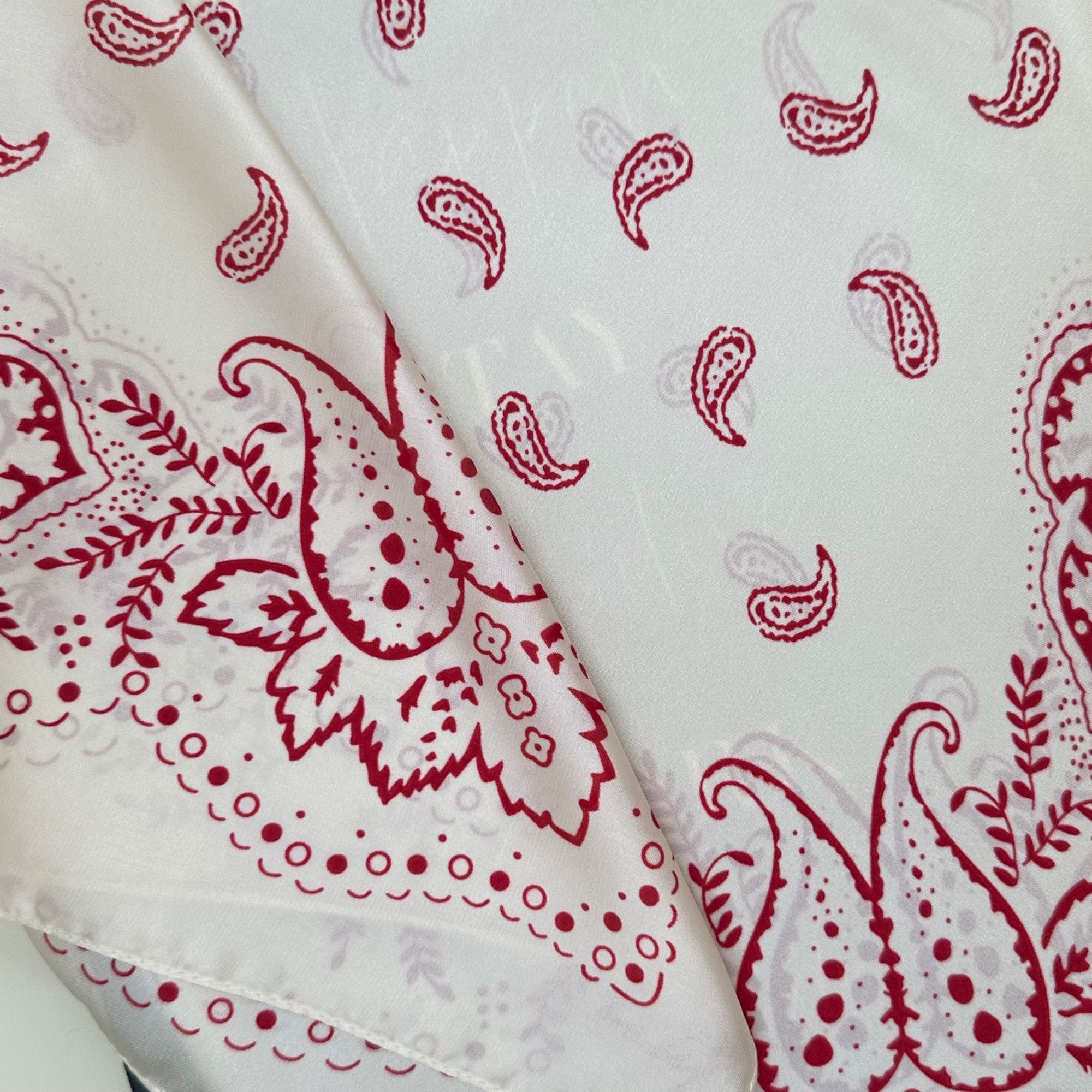 Other New Elegant Bandana Square Scarf Retro Beige Red Floral Pai Size ONE SIZE - 5 Thumbnail