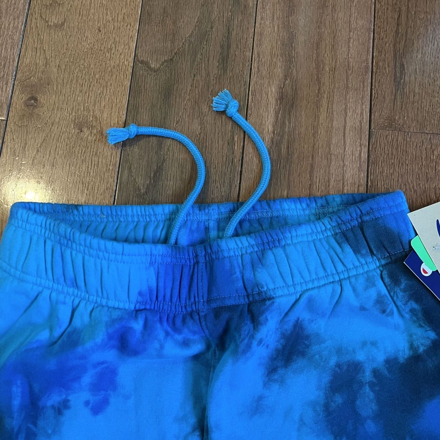 Champion NWT - "Champion" is the brand Size US 29 - 6 Thumbnail