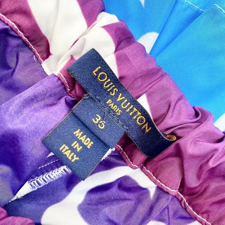 Louis Vuitton Louis Vuitton Nylon Blue Gradient Print Shorts Size US 36 / EU 52 - 4 Thumbnail