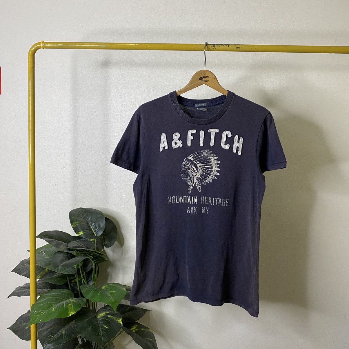 Abercrombie & Fitch Vintage Y2K Abercrombie & Fitch Muscle T Shirt Size US M / EU 48-50 / 2 - 1 Thumbnail