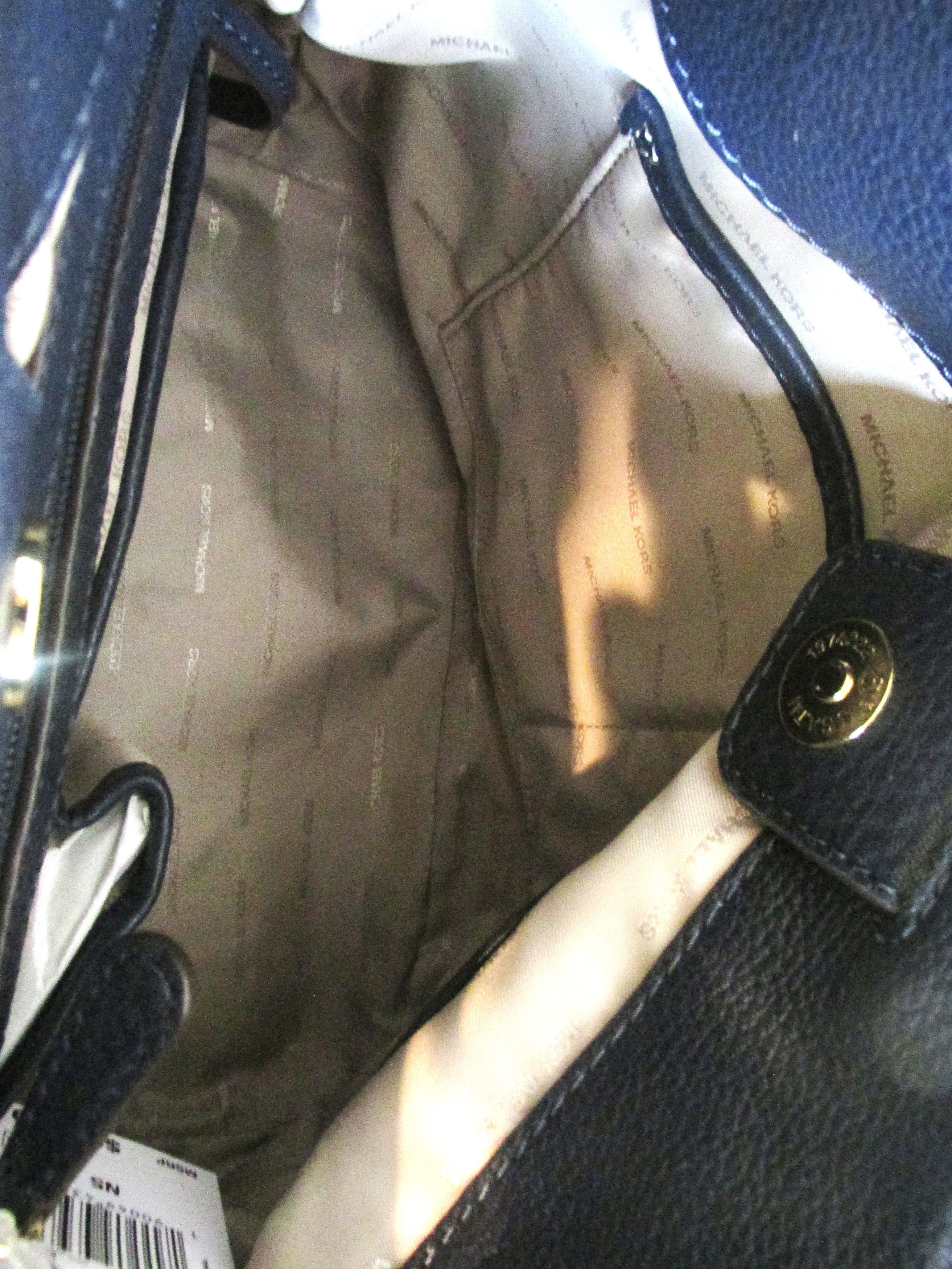 Michael Kors Michael Kors (Kip) New Large Bucket-Style Leather Handbag Size ONE SIZE - 7 Thumbnail