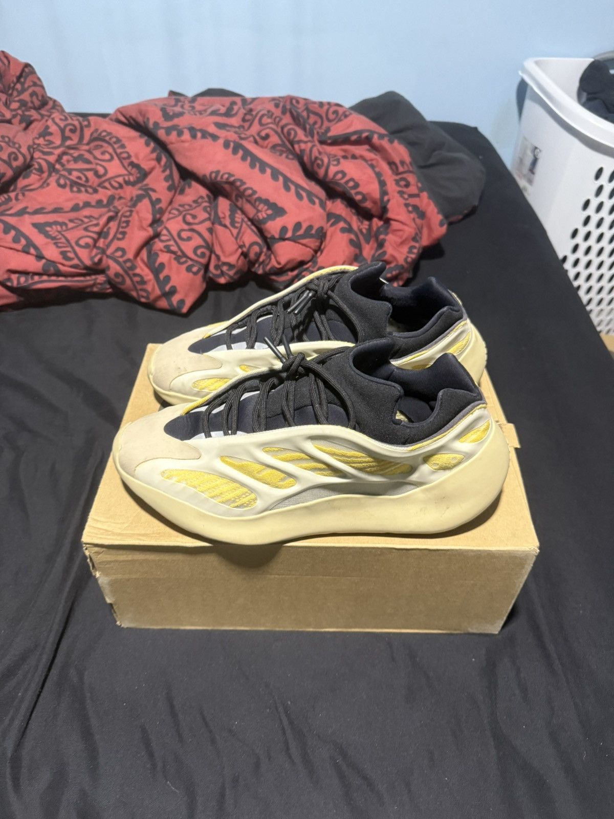 Yeezy yeezy 700 v3 safflower Size US 12.5 / EU 45-46 - 2 Thumbnail
