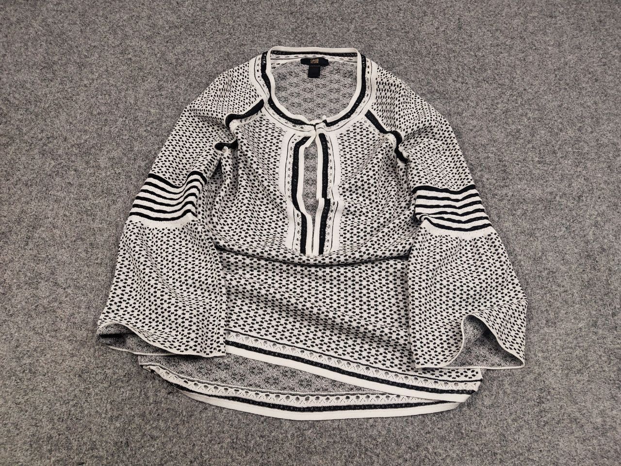 Roberto Cavalli Roberto Cavalli Slass Textured cut-out Sweater wide sleeve Size M / US 6-8 / IT 42-44 - 2 Thumbnail