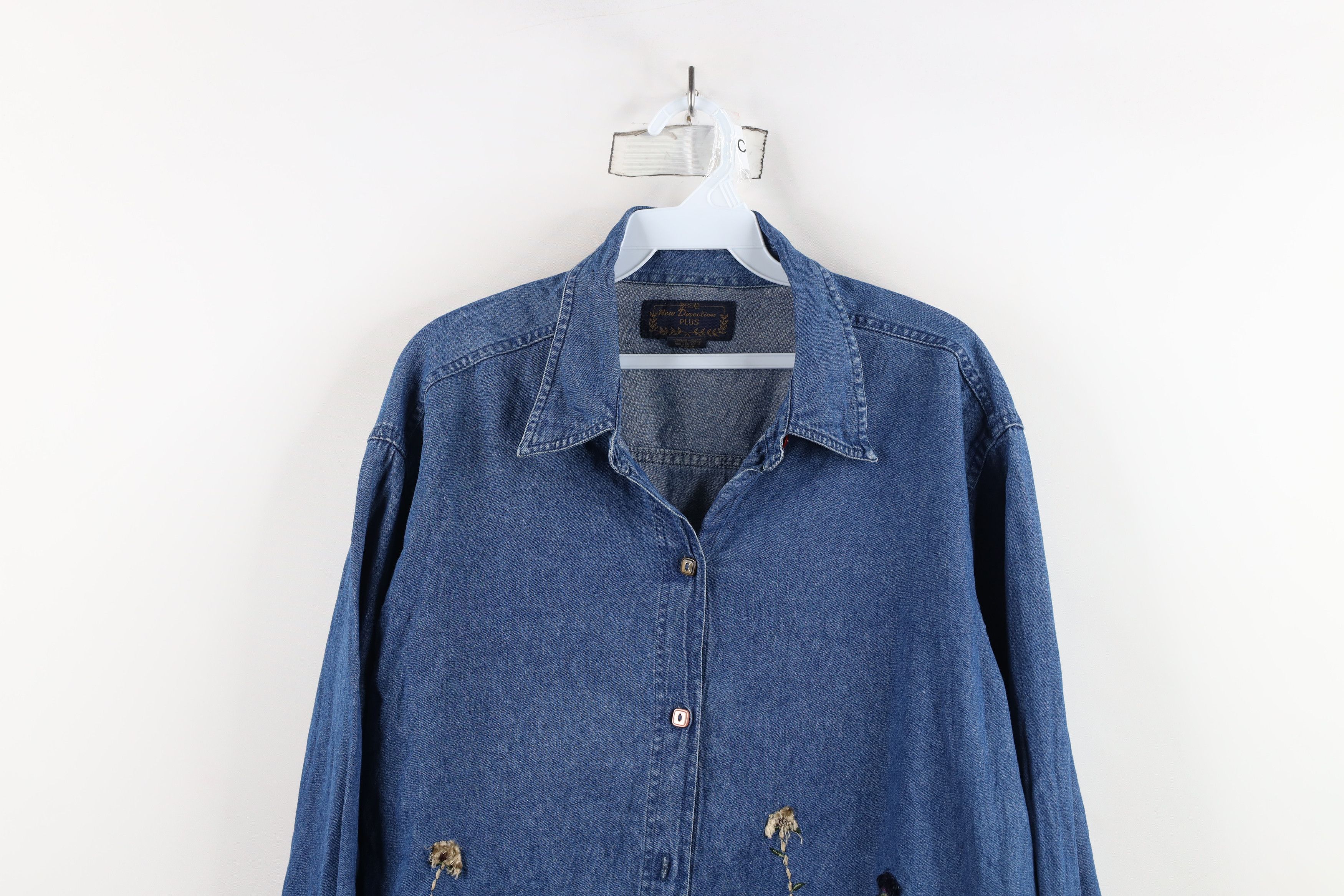Vintage Vintage 90s Streetwear Embroidered Flower Denim Button Shirt Size XL / US 12-14 / IT 48-50 - 2 Thumbnail