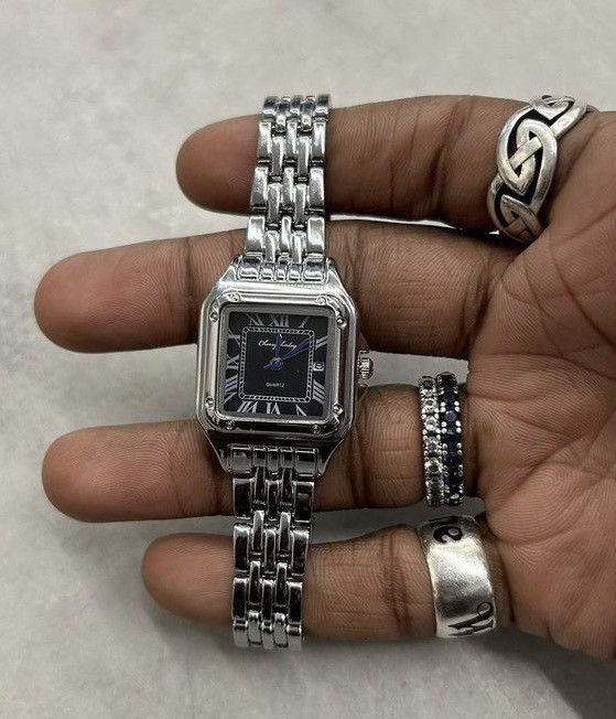 Vintage Vintage 90s black dial luxury style quartz silver watch Size ONE SIZE - 1 Thumbnail
