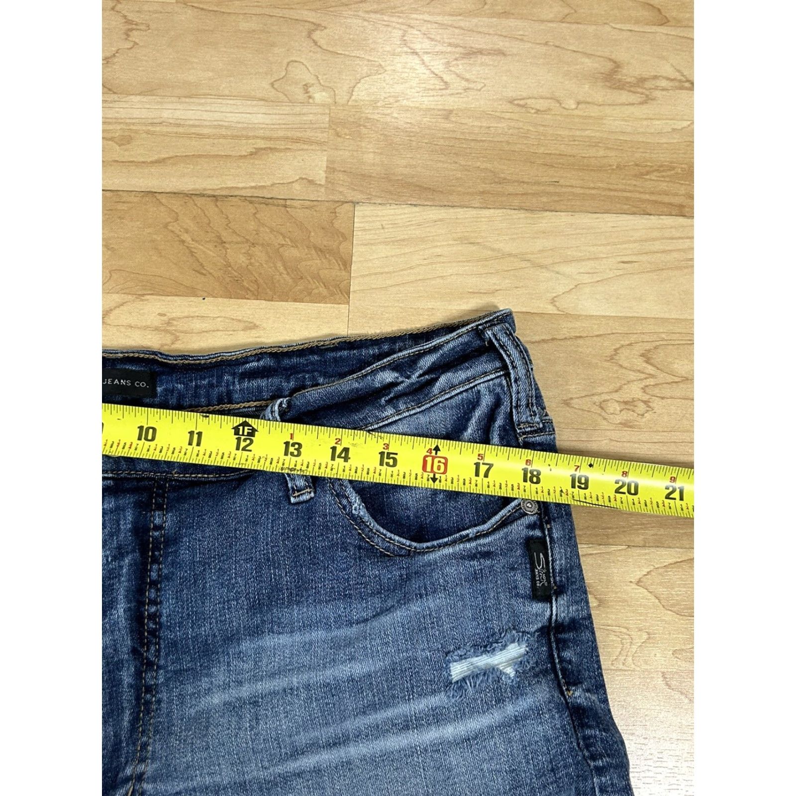 Silver Jeans Co. Silver Jeans Short High-Rise Distressed Blue Womens Size 18 Size 40" / US 18 - 3 Thumbnail