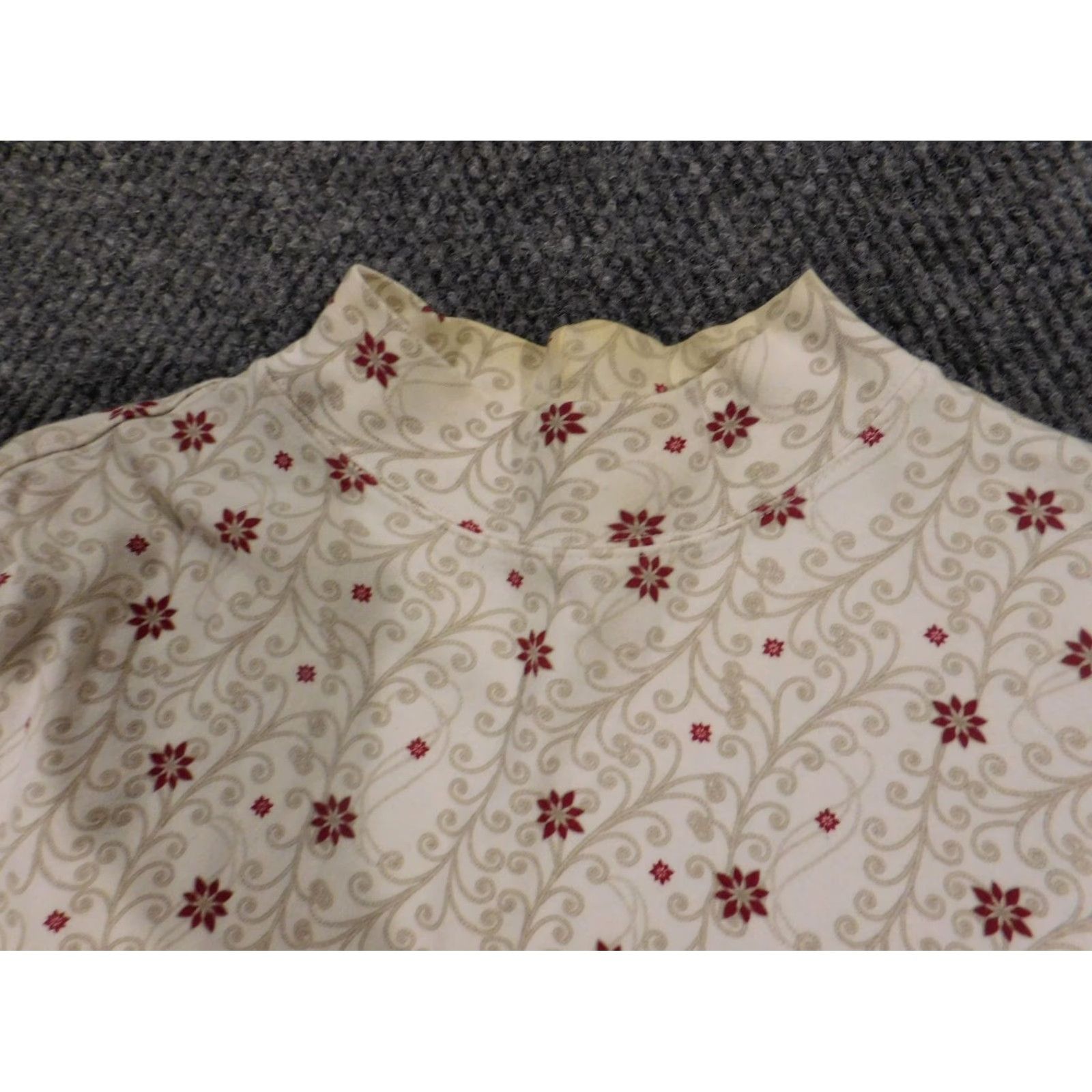 Croft & Barrow Croft & Barrow Blouse Womens Petite Large Gray Floral Stretch Crew Neck Pullover Casual Cotton Rayon Button Long Sleeve Regular Size L / US 10 / IT 46 - 4 Thumbnail