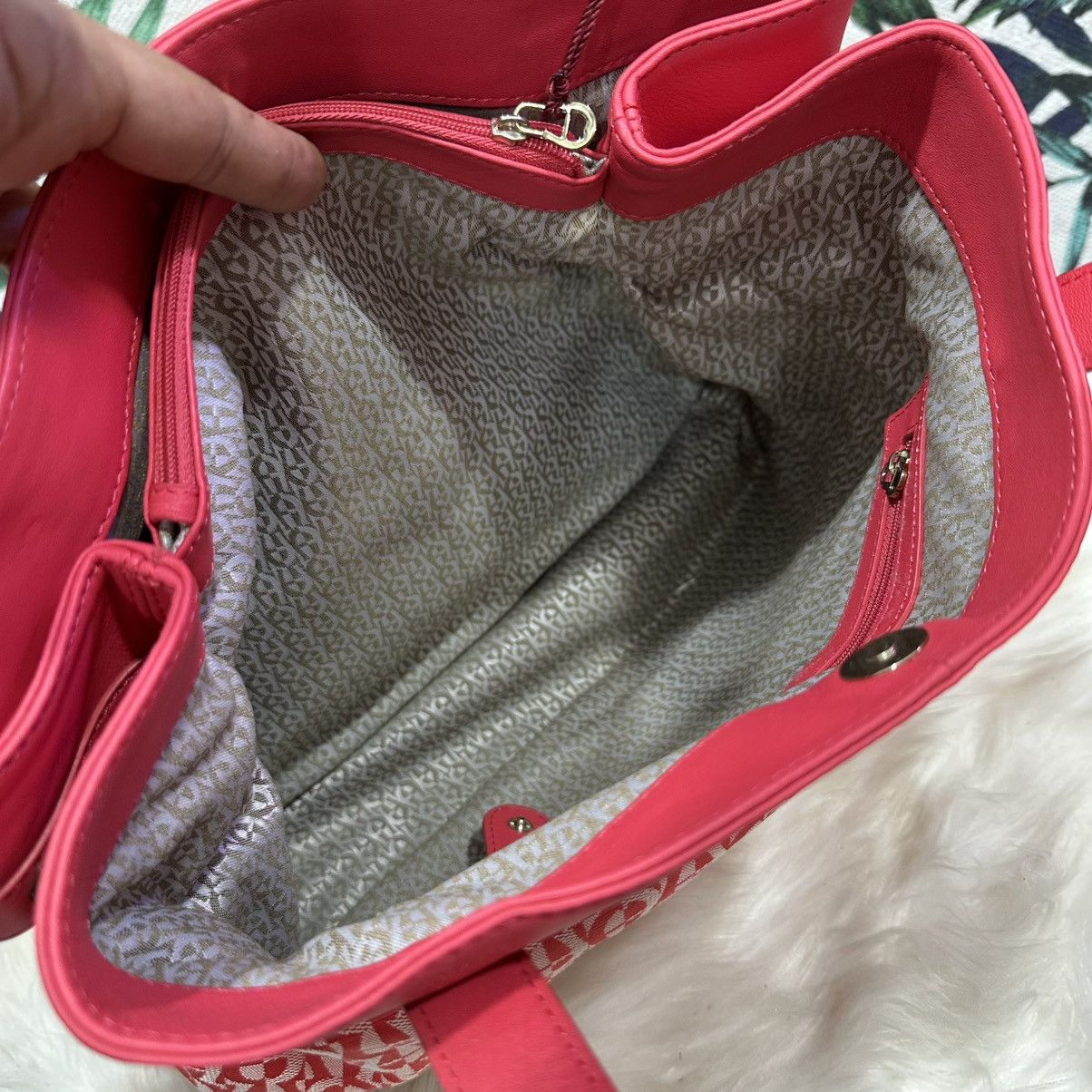 Aigner Authentic AIGNER Monogram Handbag Size ONE SIZE - 13 Thumbnail