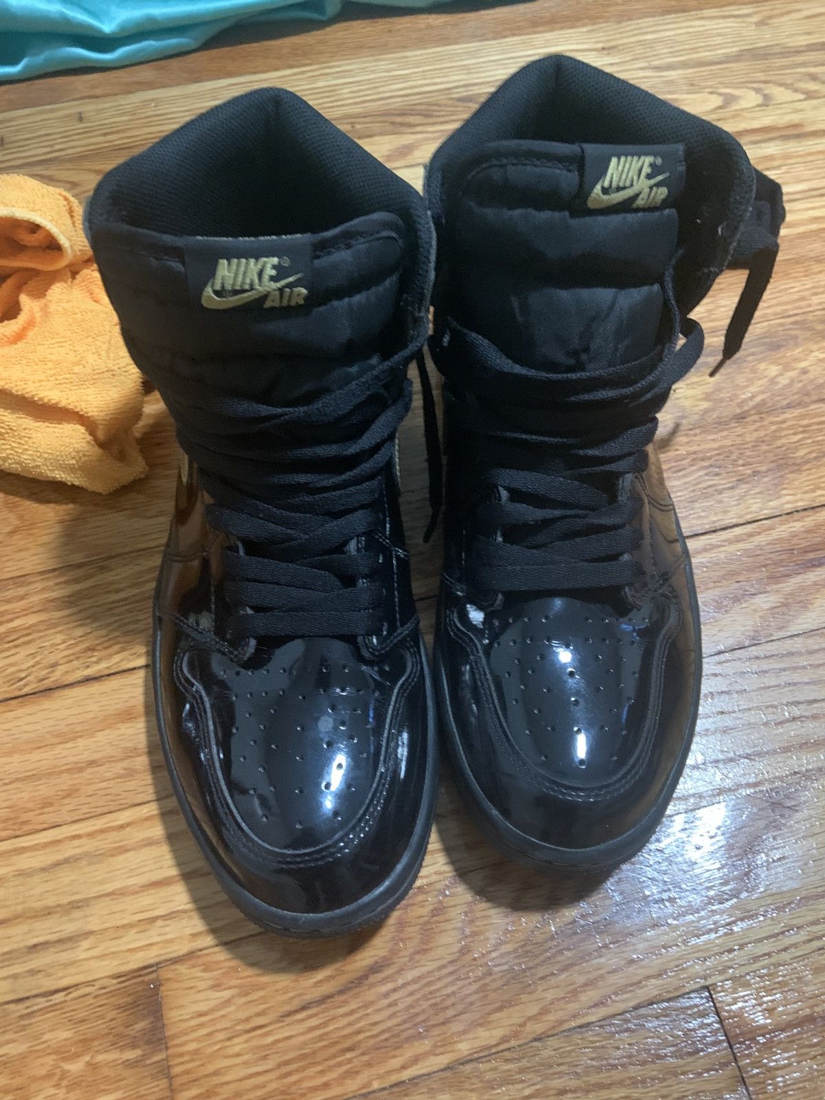 Jordan Brand Air Jordans 1 “METALLIC GOLD | PERFECT condition | no crease Size US 11 / EU 44 - 1 Thumbnail