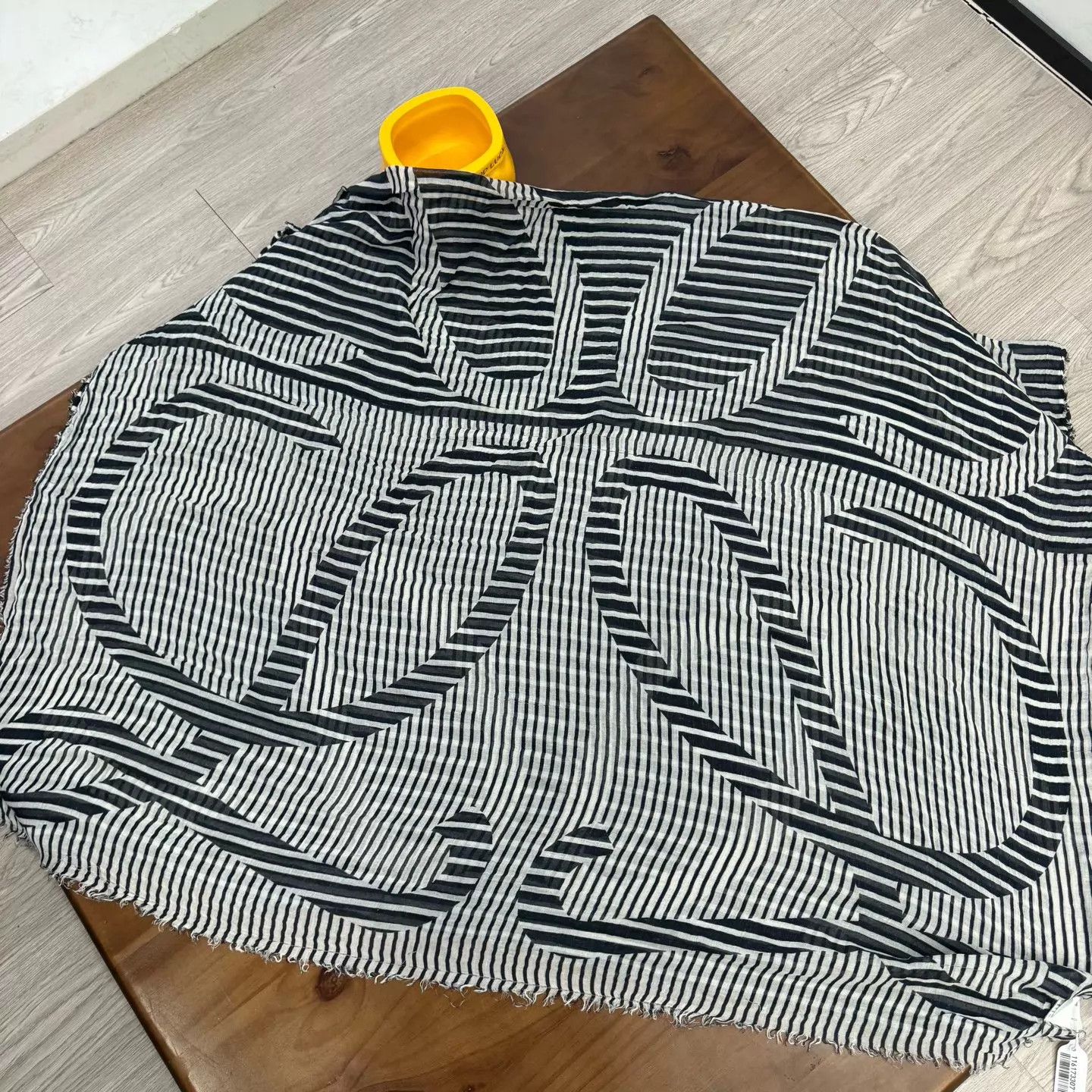 Loewe LOEWE Black & White Large Logo Scarf (Minor Snag) 140x200 Size ONE SIZE - 2 Thumbnail
