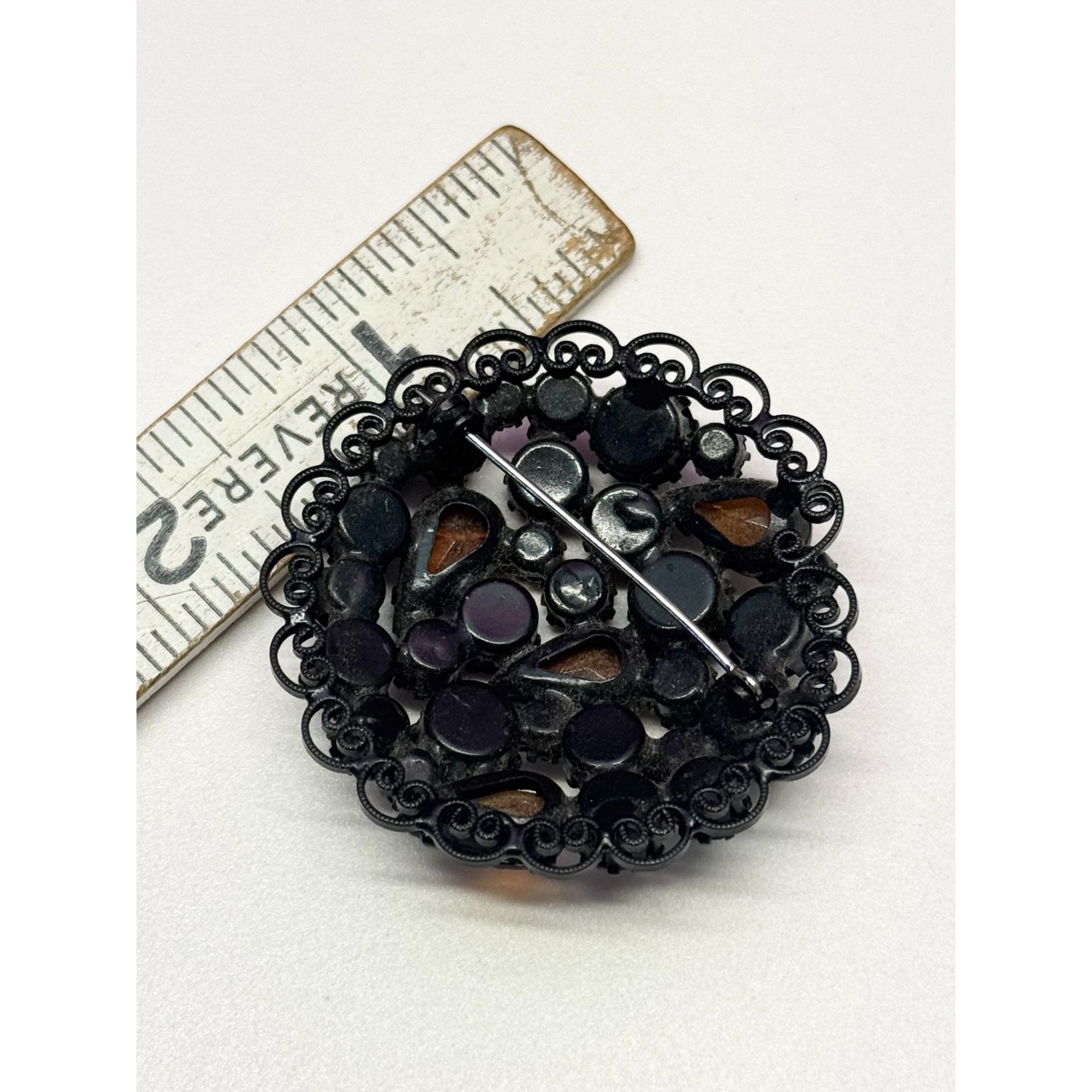 Vintage Vintage glass rhinestone Japanned back filigree brooch pin Size ONE SIZE - 4 Thumbnail