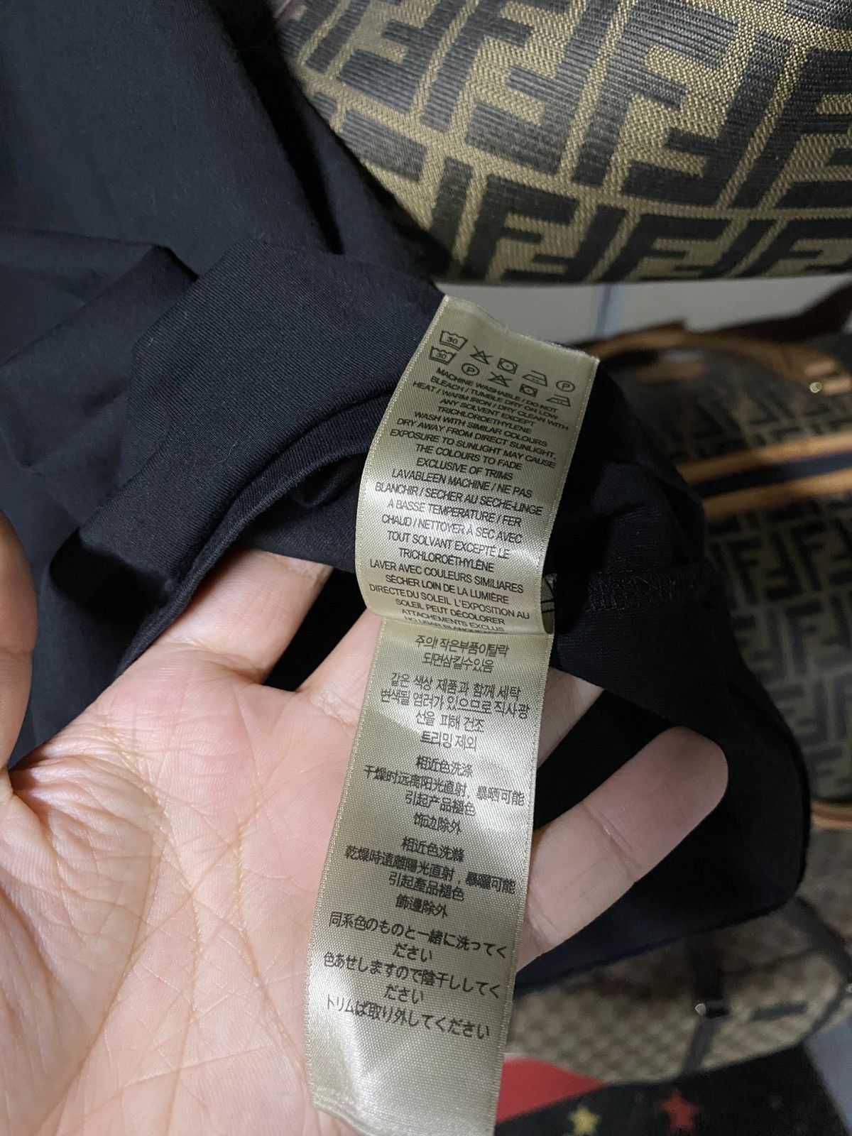 Burberry Burberry Logo Black T-Shirt Men’s Preowned Size Medium Size US M / EU 48-50 / 2 - 7 Thumbnail