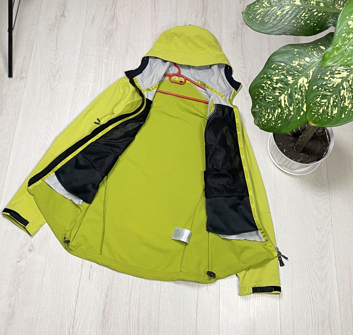 Haglofs HAGLOFS SCANDINAVIA AB WINDSTOPPER SIZE M Size US M / EU 48-50 / 2 - 15 Thumbnail