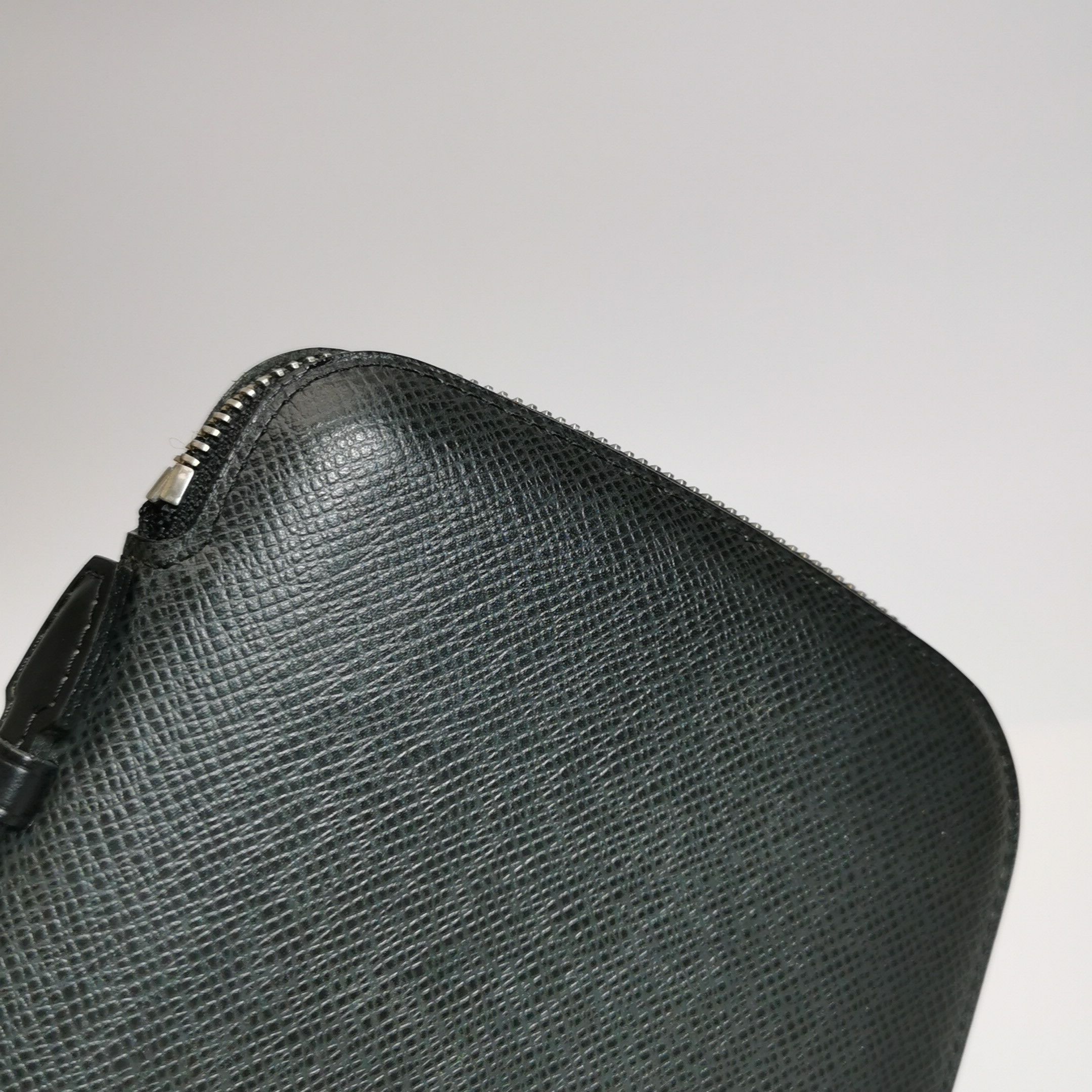 Louis Vuitton Louis Vuitton (LV) Taiga Atoll leather solid color zipper c Size ONE SIZE - 6 Thumbnail