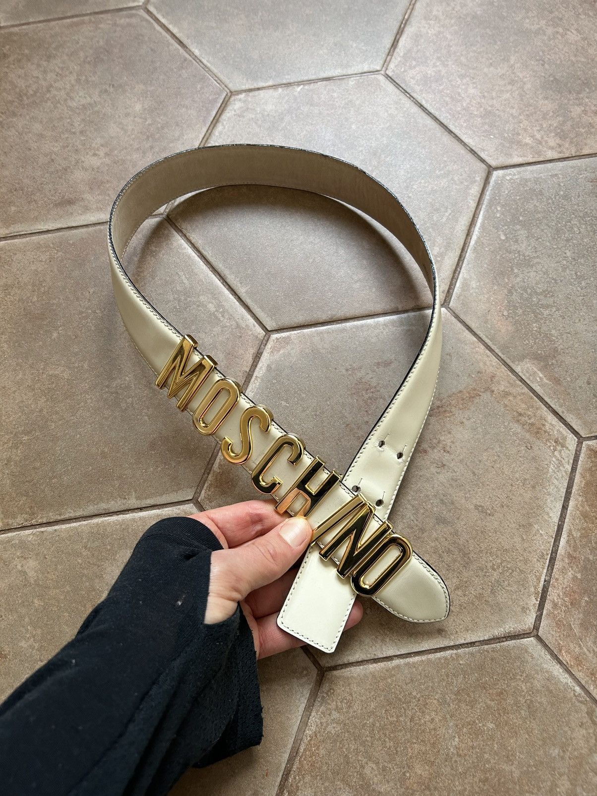 Designer × Moschino Moschino Logo Buckle Leather Belt Fuchsia Size ONE SIZE - 6 Thumbnail