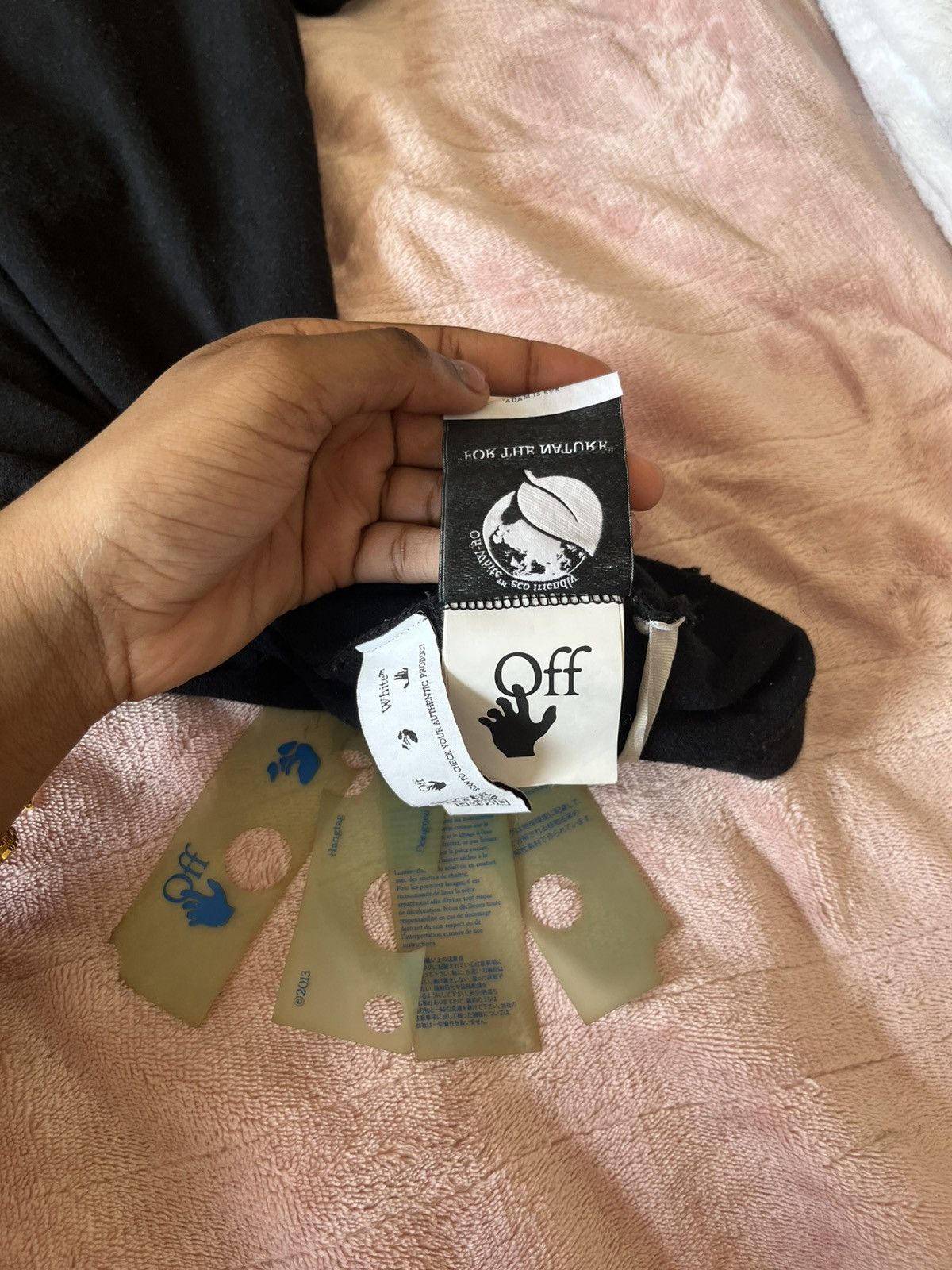 Off-White Off-White Apple Over Tee ‘Black/Red’ Size US S / EU 44-46 / 1 - 4 Thumbnail