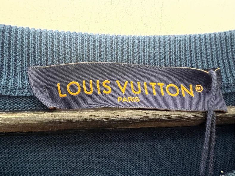 Louis Vuitton Louis Vuitton size 4l Blue knit logo short sleeve Size US M / EU 48-50 / 2 - 6 Thumbnail
