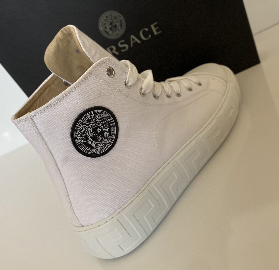 o1bs11s0923 Sneakers in White