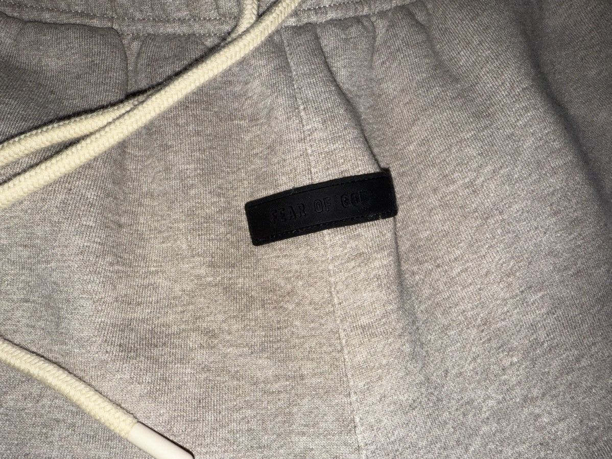 Fear of God Fear of God Essentials Oatmeal Grey Sweat Shorts Sz Small Size US 30 / EU 46 - 4 Thumbnail