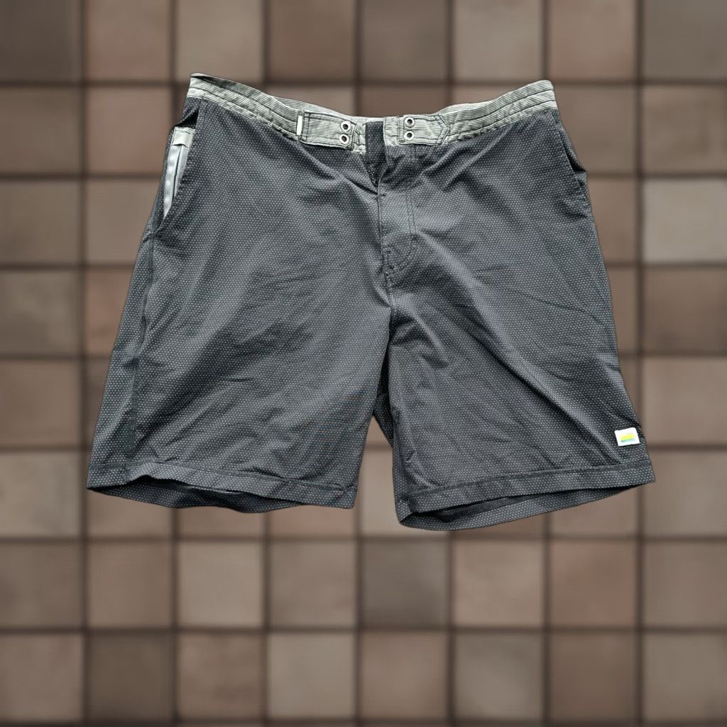 Vuori Vuori Men Athletic Shorts 32 Black Polka Dot Gym Workout 7 Inseam Multicolor Size US 32 / EU 48 - 1 Thumbnail