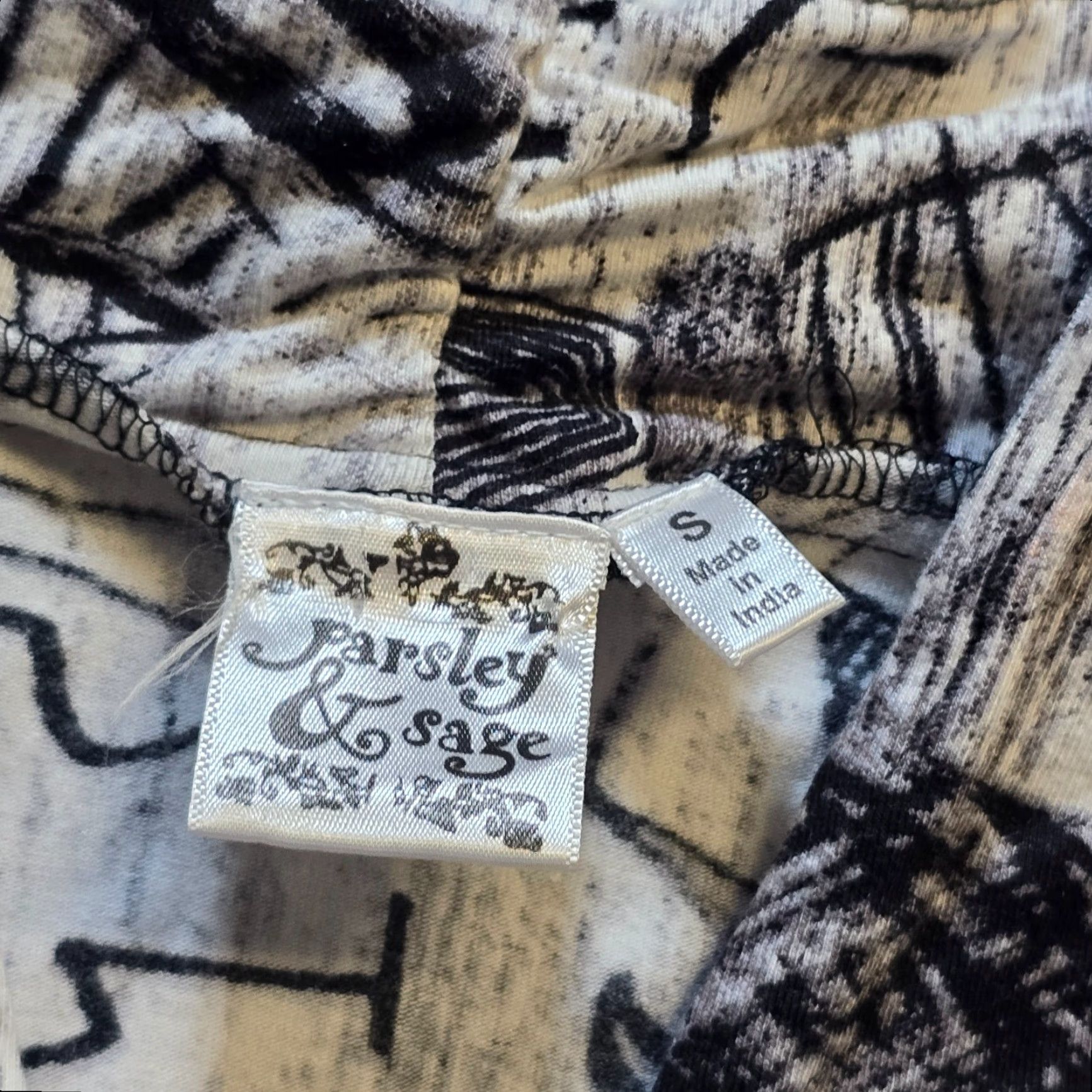 Vintage Parsley Sage Top Womens Size Small Black V Neck Tunic Stretch Art Sketch Casual Blouse Shirt 3/4 Sleeve Regular Fit Womens Size S / US 4 / IT 40 - 4 Thumbnail