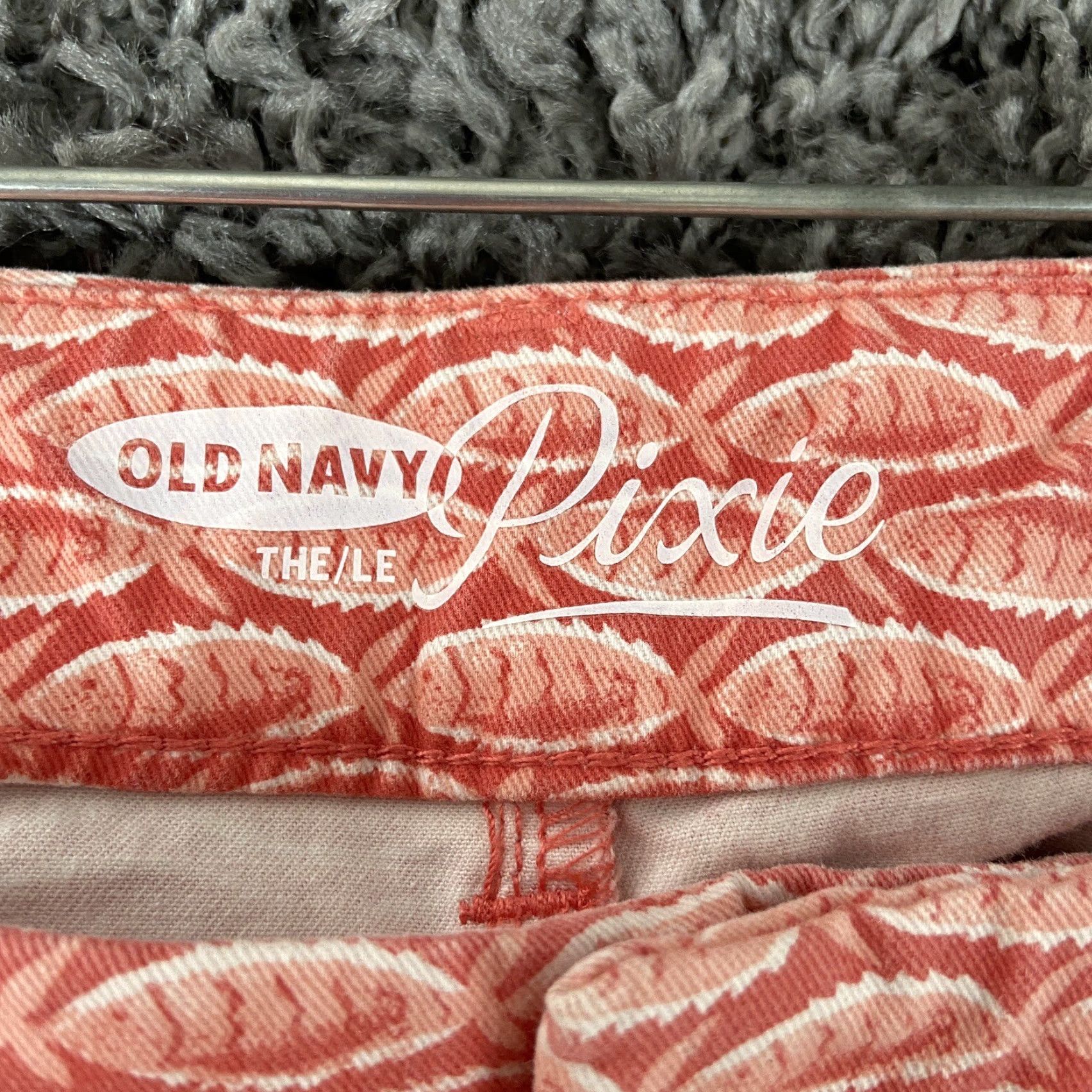 Old Navy OLD NAVY Pixie Pants Chino Women’s 6 Regular Pink Fish Pattern Pockets Size 28" / US 6 / IT 42 - 6 Thumbnail