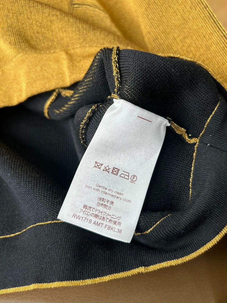 Louis Vuitton Louis Vuitton Gold Knitwear sweater 2502-Nextarrow Size US S / EU 44-46 / 1 - 5 Thumbnail