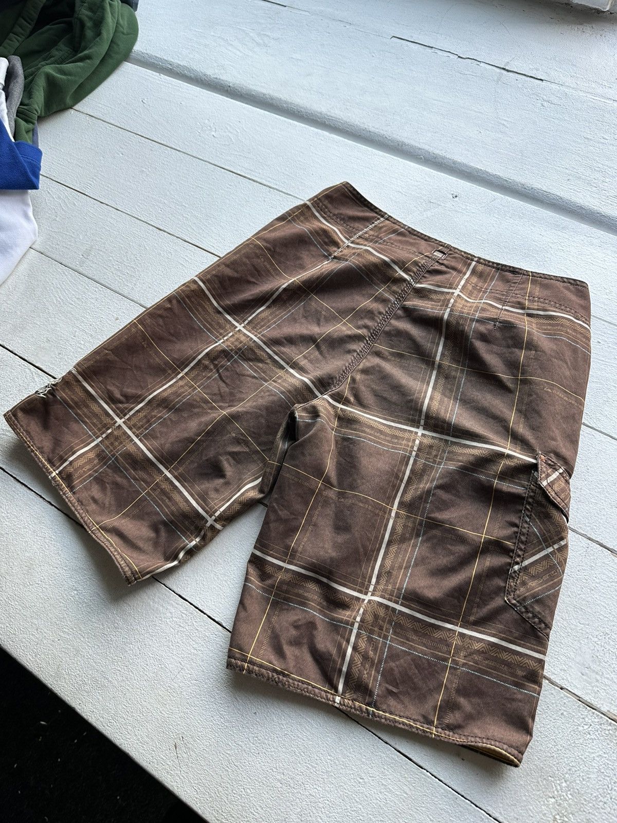 Other 🚨Vintage Quiksilver Shorts Big Logo Y2K Style 90s Surfing Size US 28 / EU 44 - 6 Thumbnail