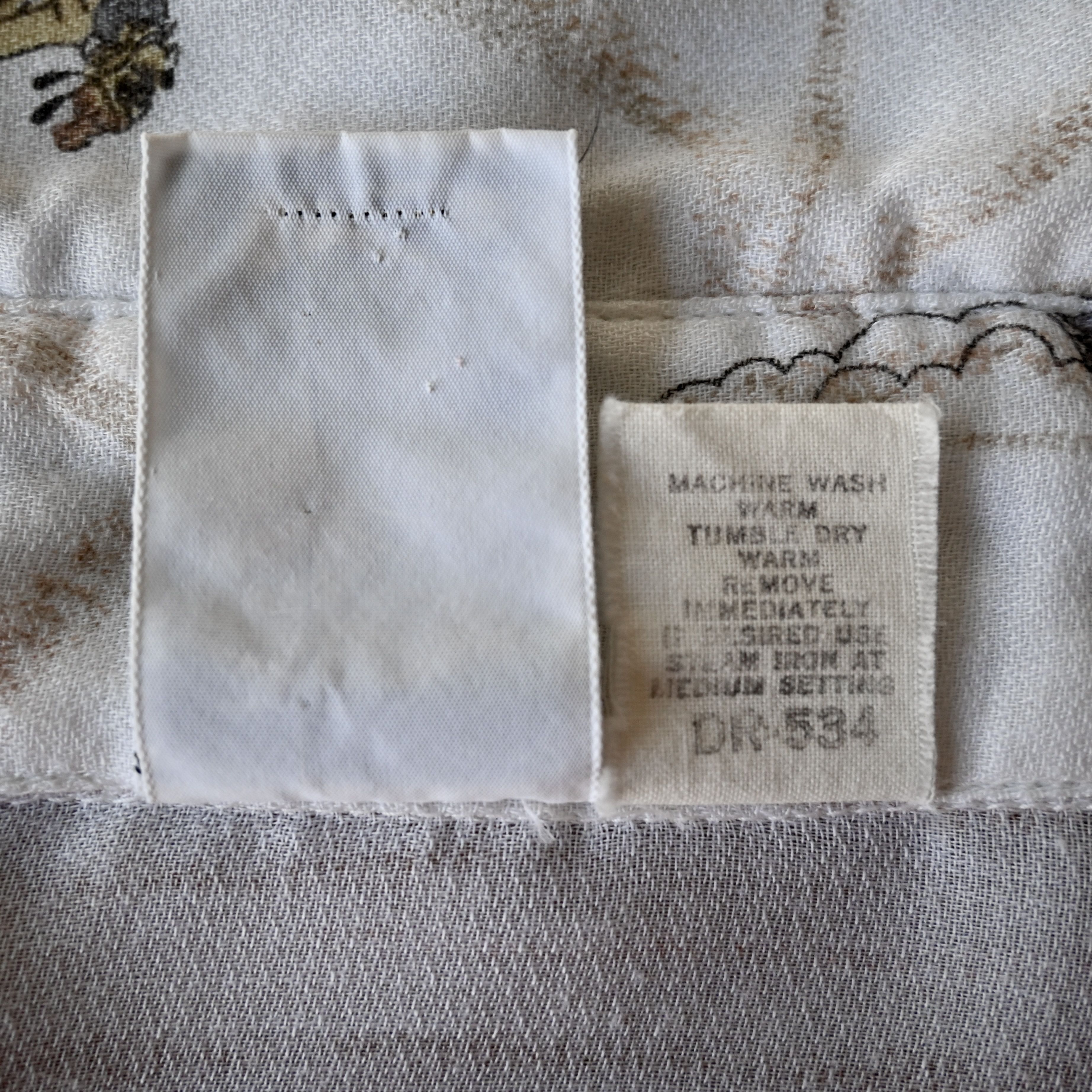 Kennington Ltd. VTG 1970s Kennington mickey mouse in snow mountain shirt Size US M / EU 48-50 / 2 - 14 Thumbnail