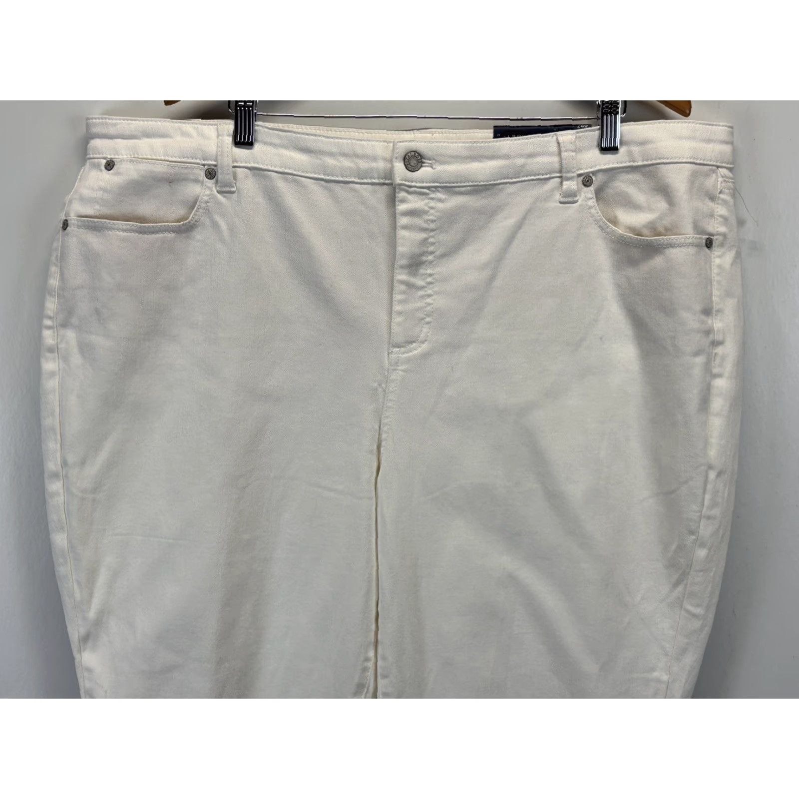 Talbots VINTAGE? No. But it's Talbots Flawless Slim Ankle Jeans 24W White Women’s Plus Size Jeans Slim Ankle White 24W Talbots Women’s Plus Size Jeans Size 42" / US 20 - 2 Thumbnail