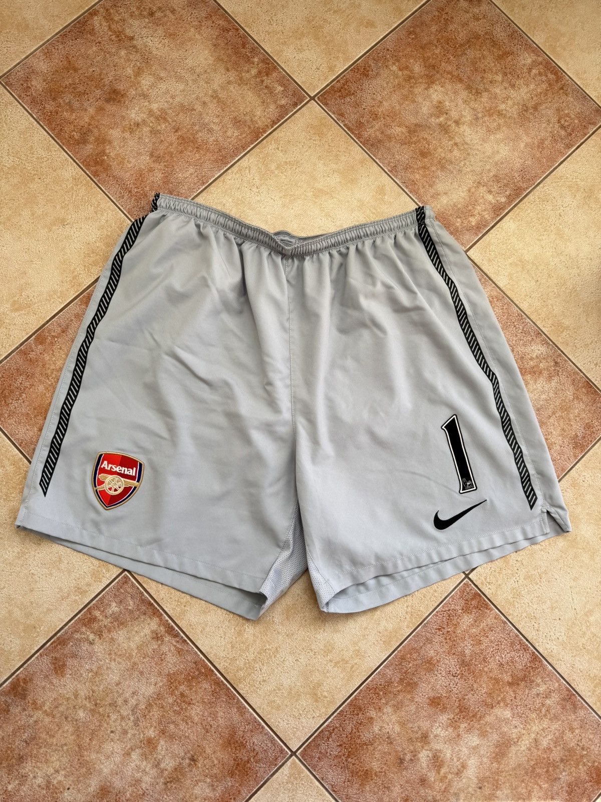 Nike × Vintage Vintage Arsenal Elmunia 2008-2009 Player Issue Soccer Shorts Size US 38 / EU 54 - 1 Thumbnail