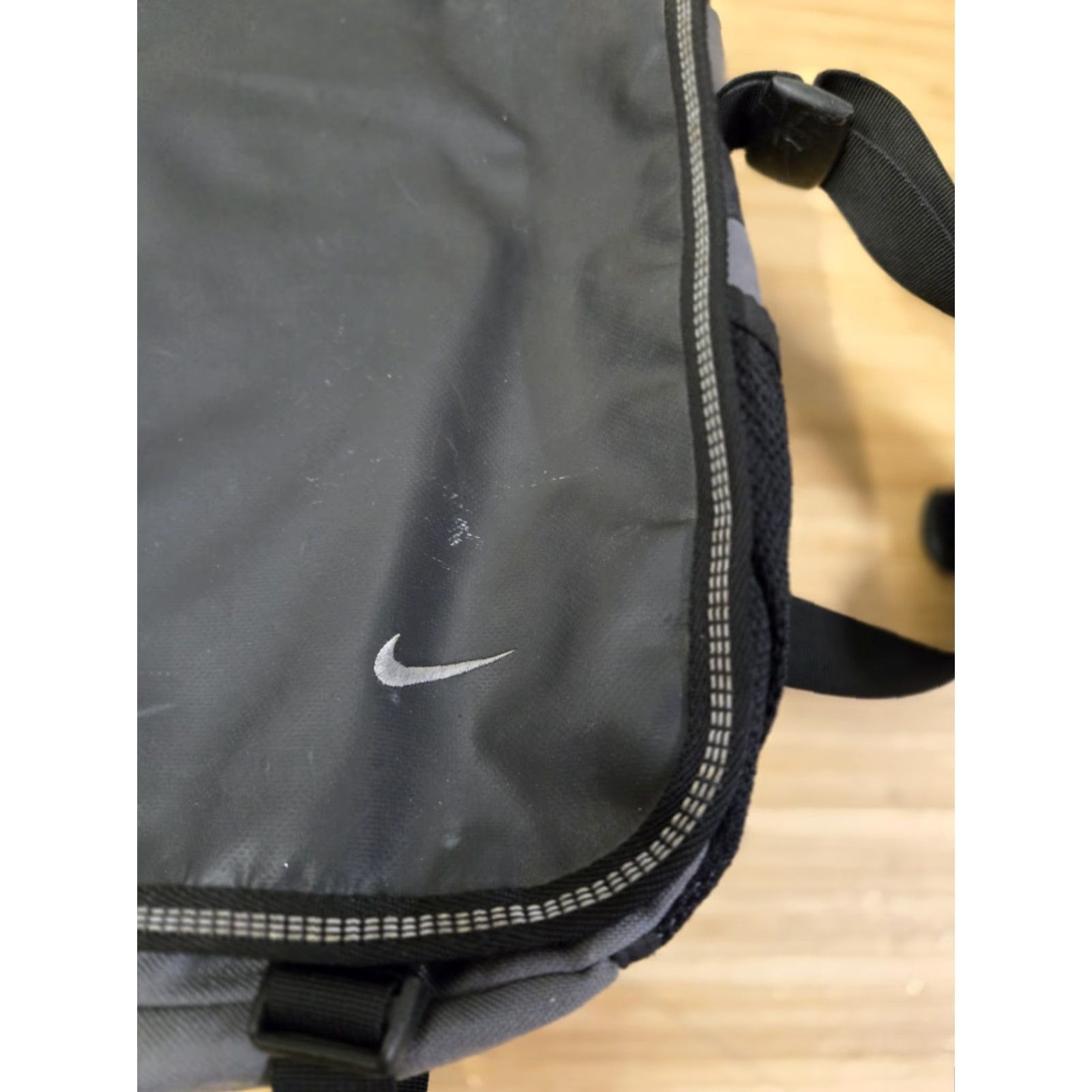Nike VINTAGE Nike Crossbody Laptop Messenger Bag Black Backpack Y2K Size ONE SIZE - 2 Thumbnail