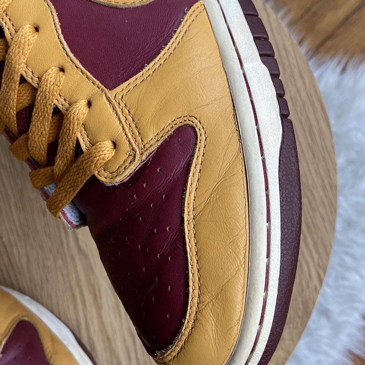 Nike 📌 Vintage RARE Nike Dunk Team Red / Gold Leaf 2005 Sneakers Size US 9 / EU 42 - 8 Thumbnail