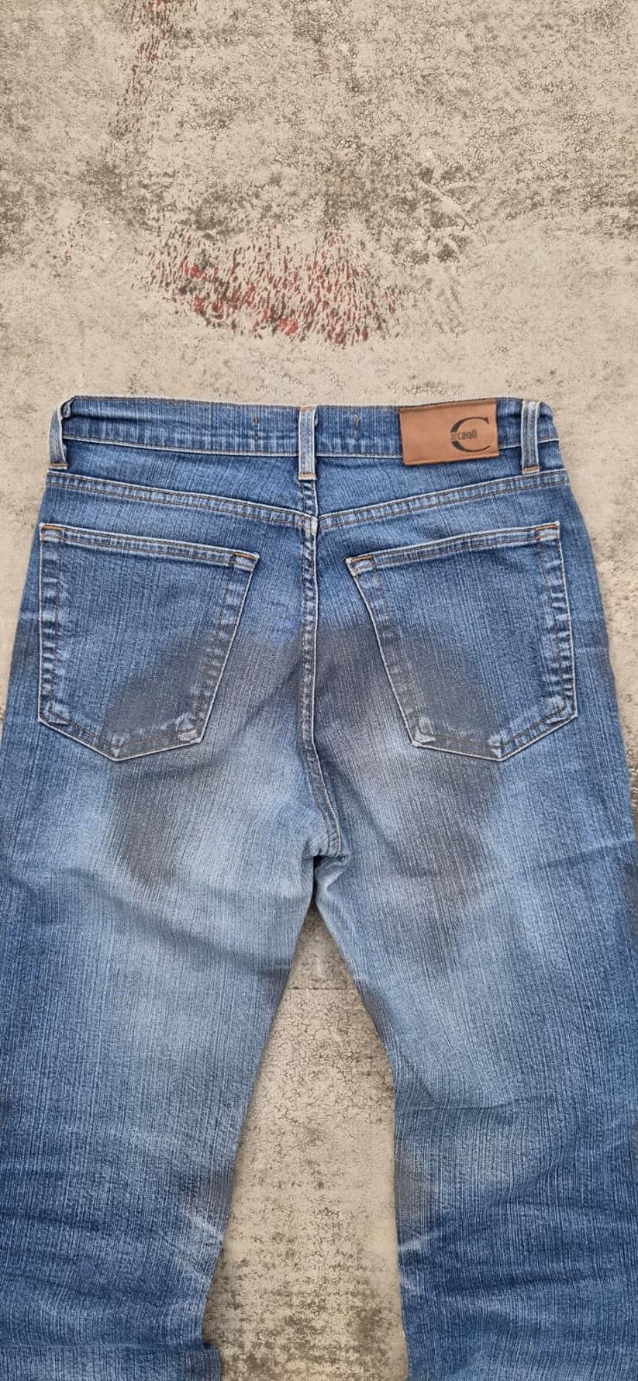 Roberto Cavalli 00s Just Cavalli Dramatic Dirty Wash Flared Denim Jeans Size 26" / US 2 / IT 38 - 9 Thumbnail