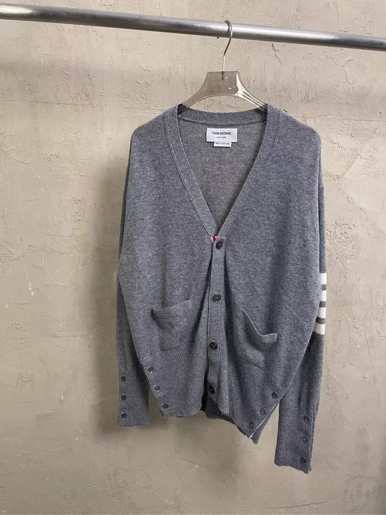 Thom Browne Thom Browne size4 Gray four stripe cashmere sweater Size US XL / EU 56 / 4 - 1 Thumbnail
