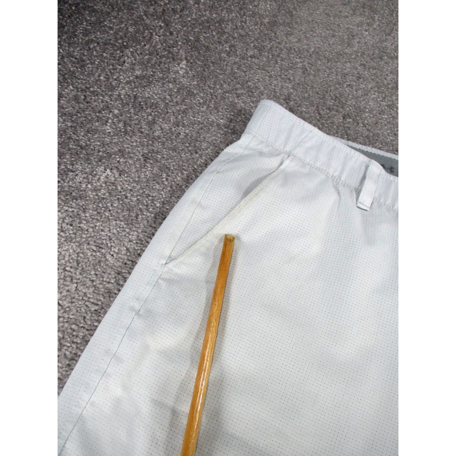 Under Armour Under Armour Shorts Mens 36 HeatGear Light Gray Chino Casual Travel Workwear 36 Gray Mens Size US 36 / EU 52 - 4 Thumbnail