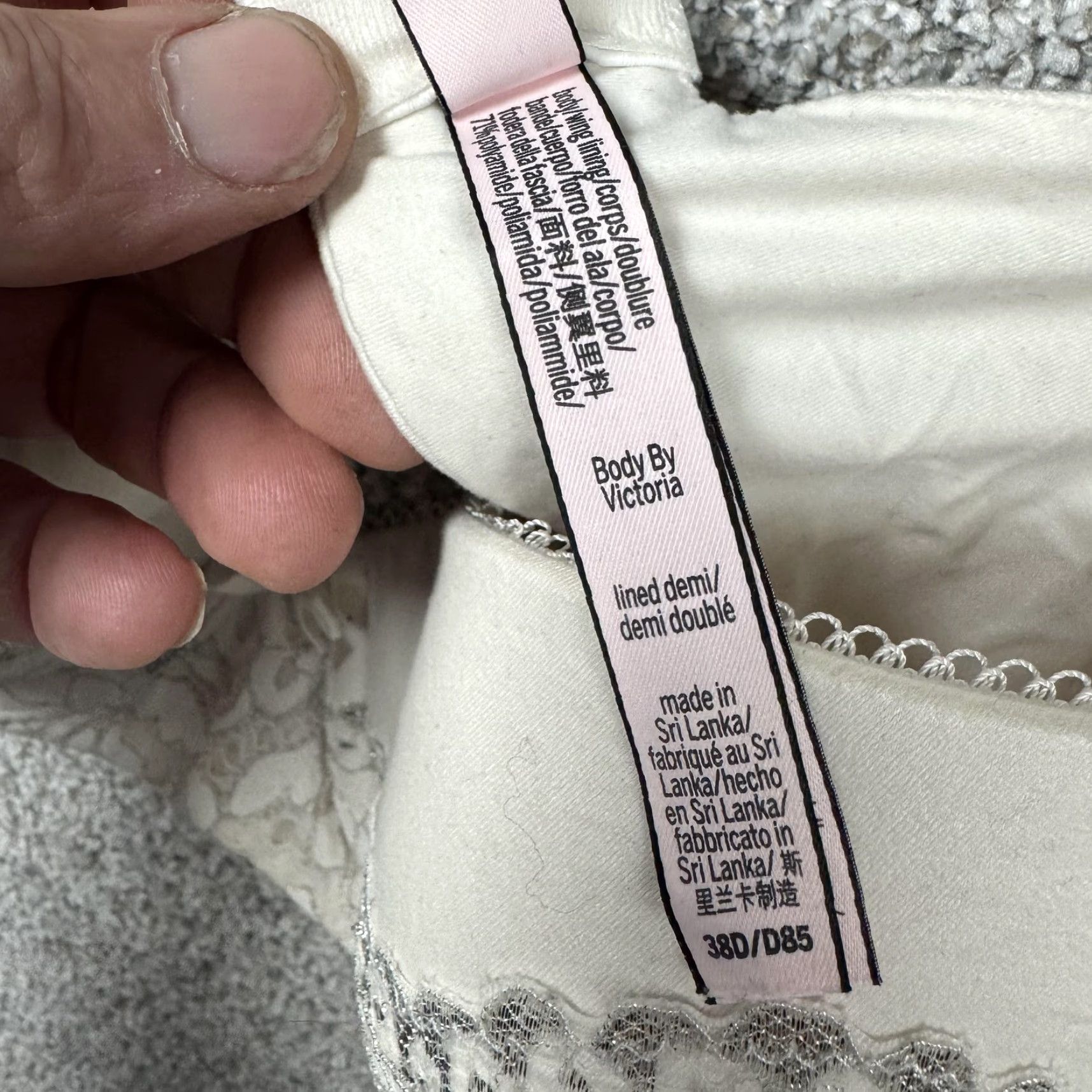 Victoria's Secret VINTAGE Victoria's Secret Body By Victoria Demi Underwire Padded Lace Bra 38D White Floral Balconette Womens Boys? Size ONE SIZE - 6 Thumbnail