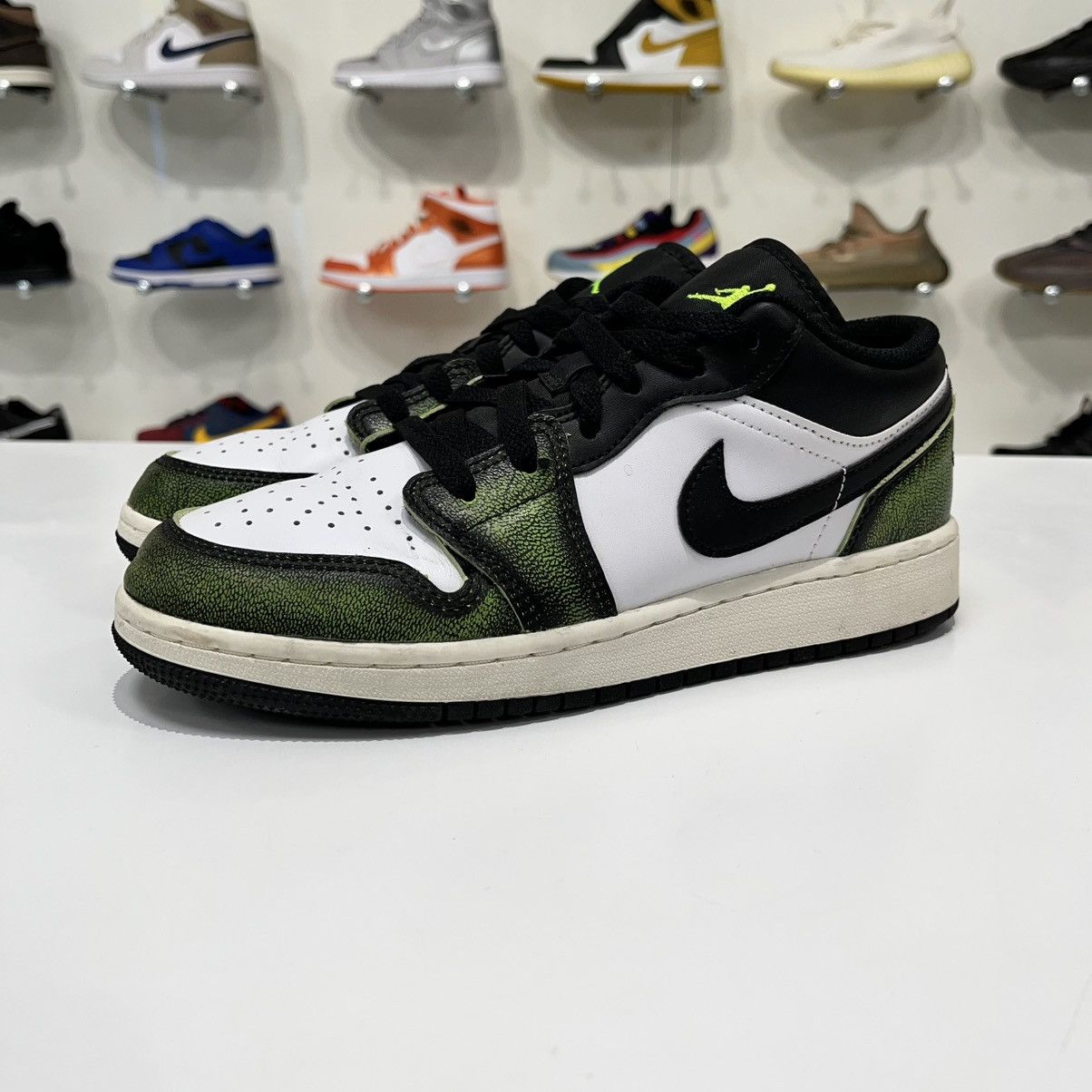 Nike Air Jordan 1 Low Wear Away Electric Green (GS) Size US 5 / EU 37 - 2 Thumbnail