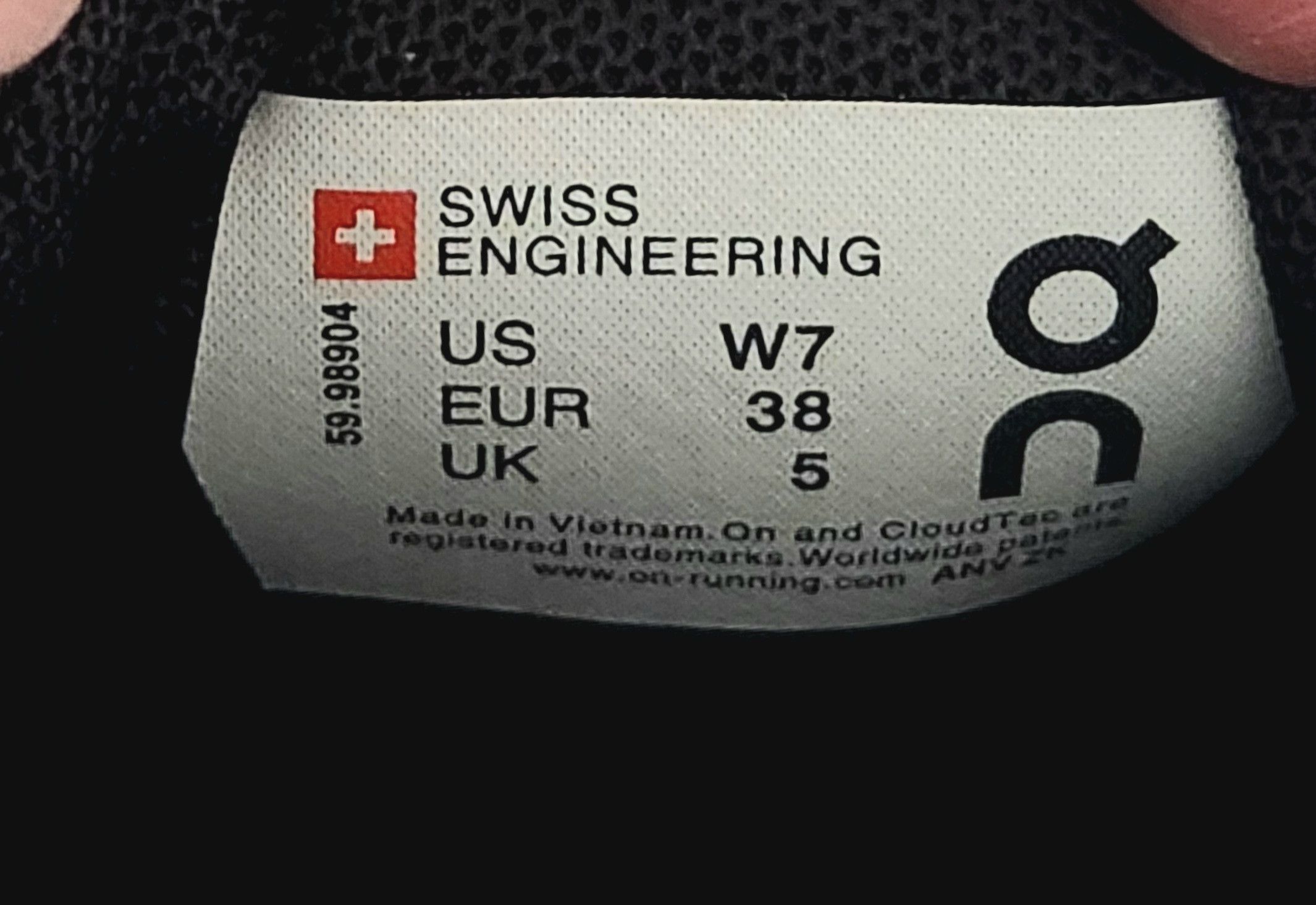 On ON Running Cloud Swiss Engineering Shoes Women's Size 7 Size US 7 / IT 37 - 15 Thumbnail
