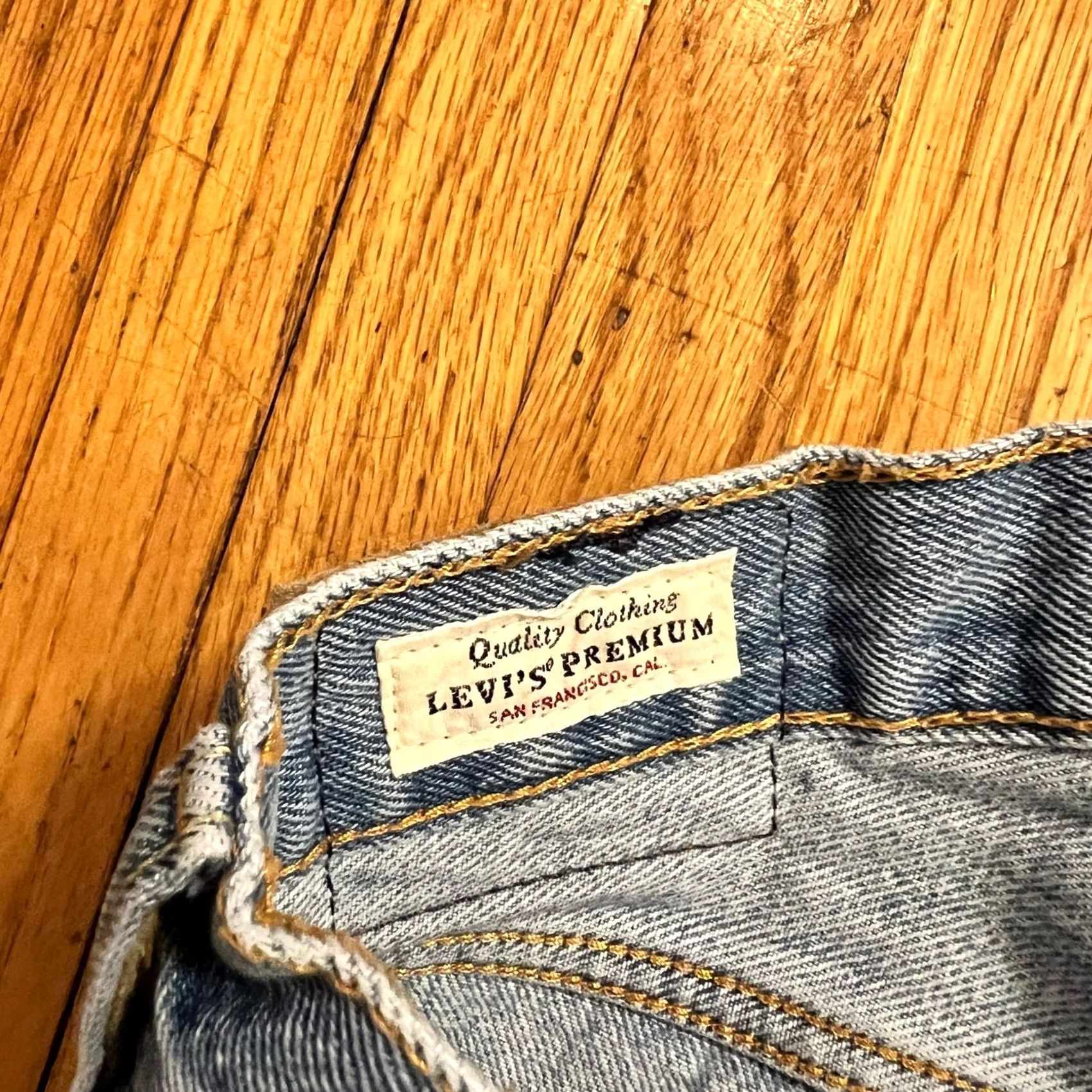 Levi's VINTAGE Levi’s Jeans Womens 27x30 501 Straight Distressed Premium Blue Pnats Button Fly Jeans Women 27 XS? Size 27" / US 4 / IT 40 - 7 Thumbnail