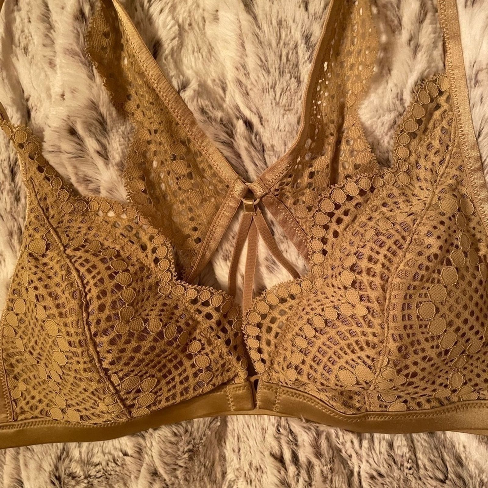 Victoria's Secret Victoria’s Secret Bralette Scalloped Lace VS Bralette Olive Size ONE SIZE - 5 Thumbnail